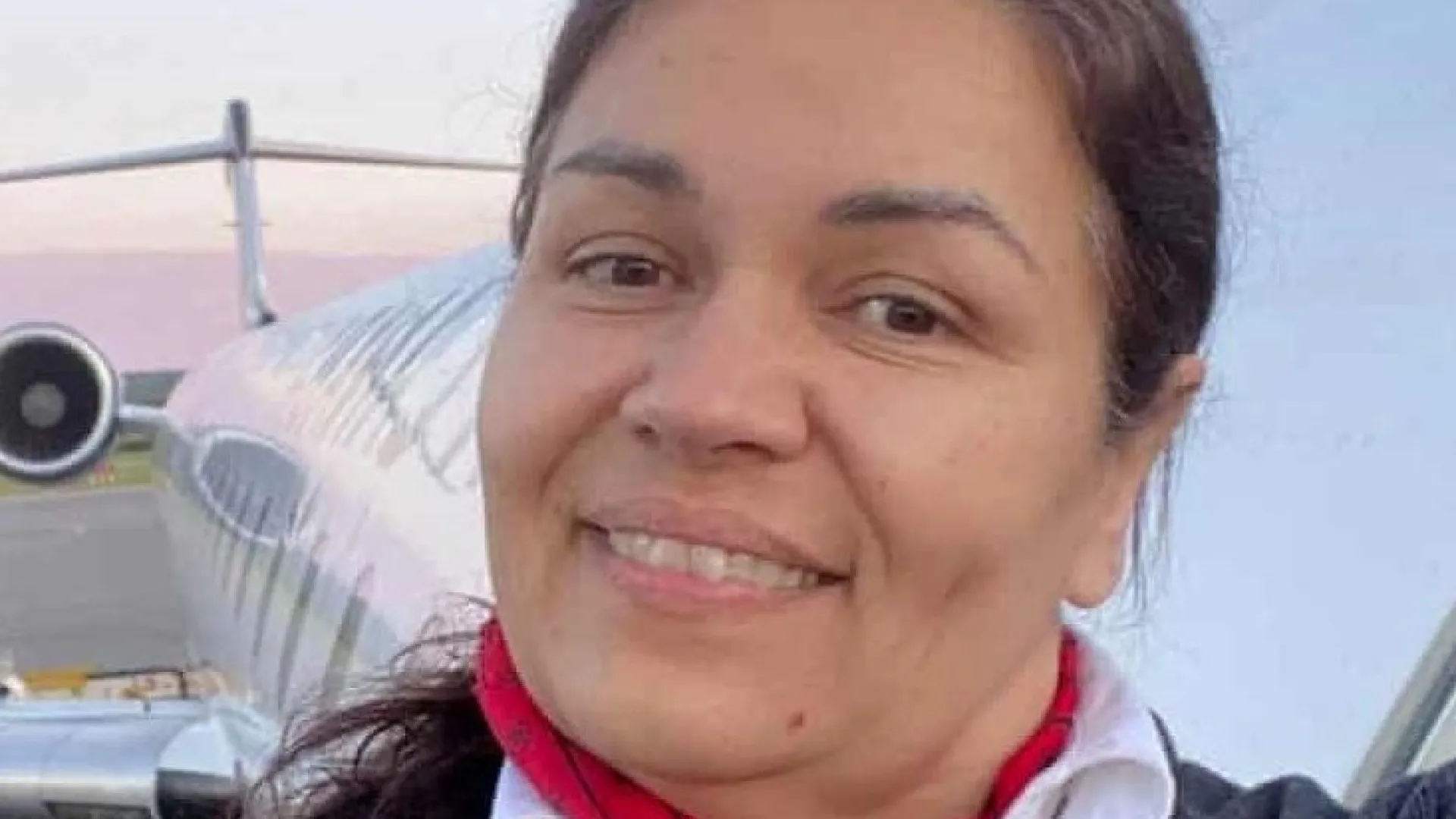 
                    EUA. Assistente de bordo sobreviveu a colisão com avião (ejetada 100m)
                