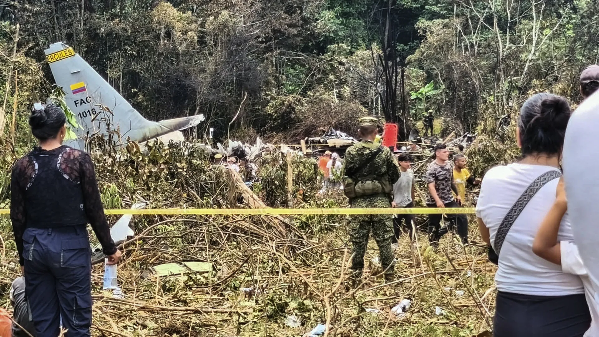
                    Queda de avião militar com 66 mortos é a 