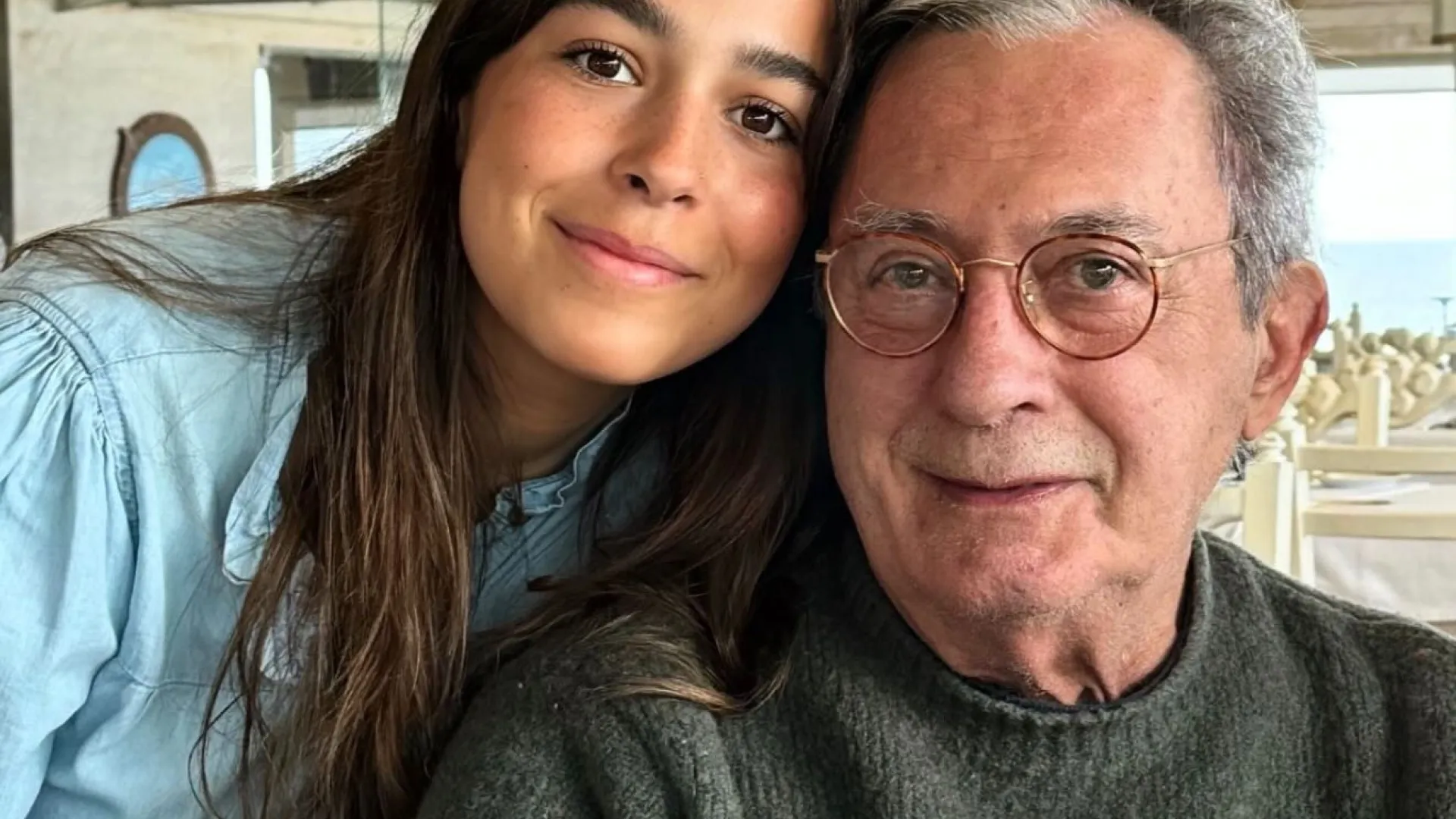 
                    Carlos Cruz faz 84 anos e recebe homenagem das filhas: 