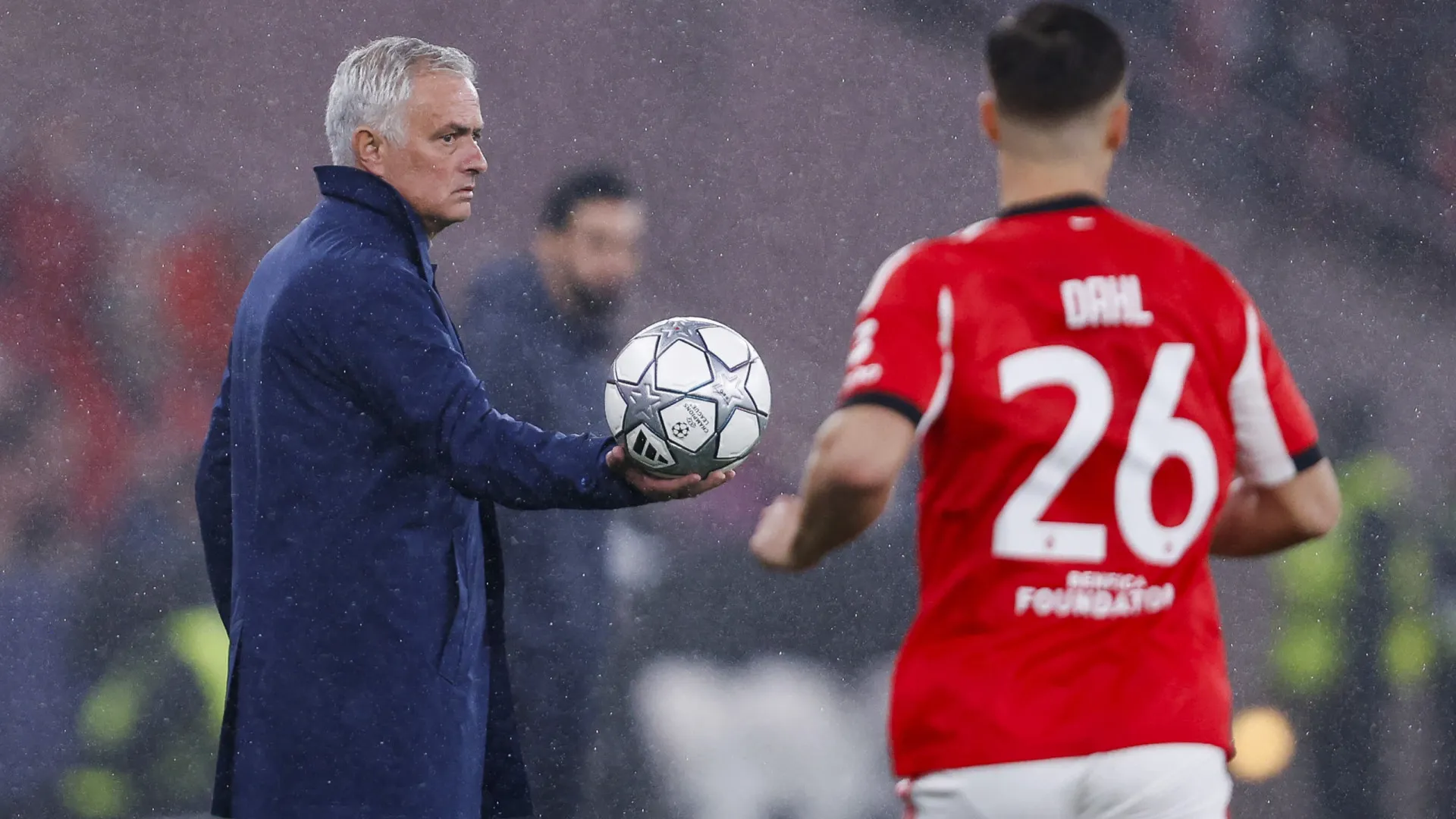 Fora das opções da Suécia, Mourinho tece elogios a Samuel Dahl