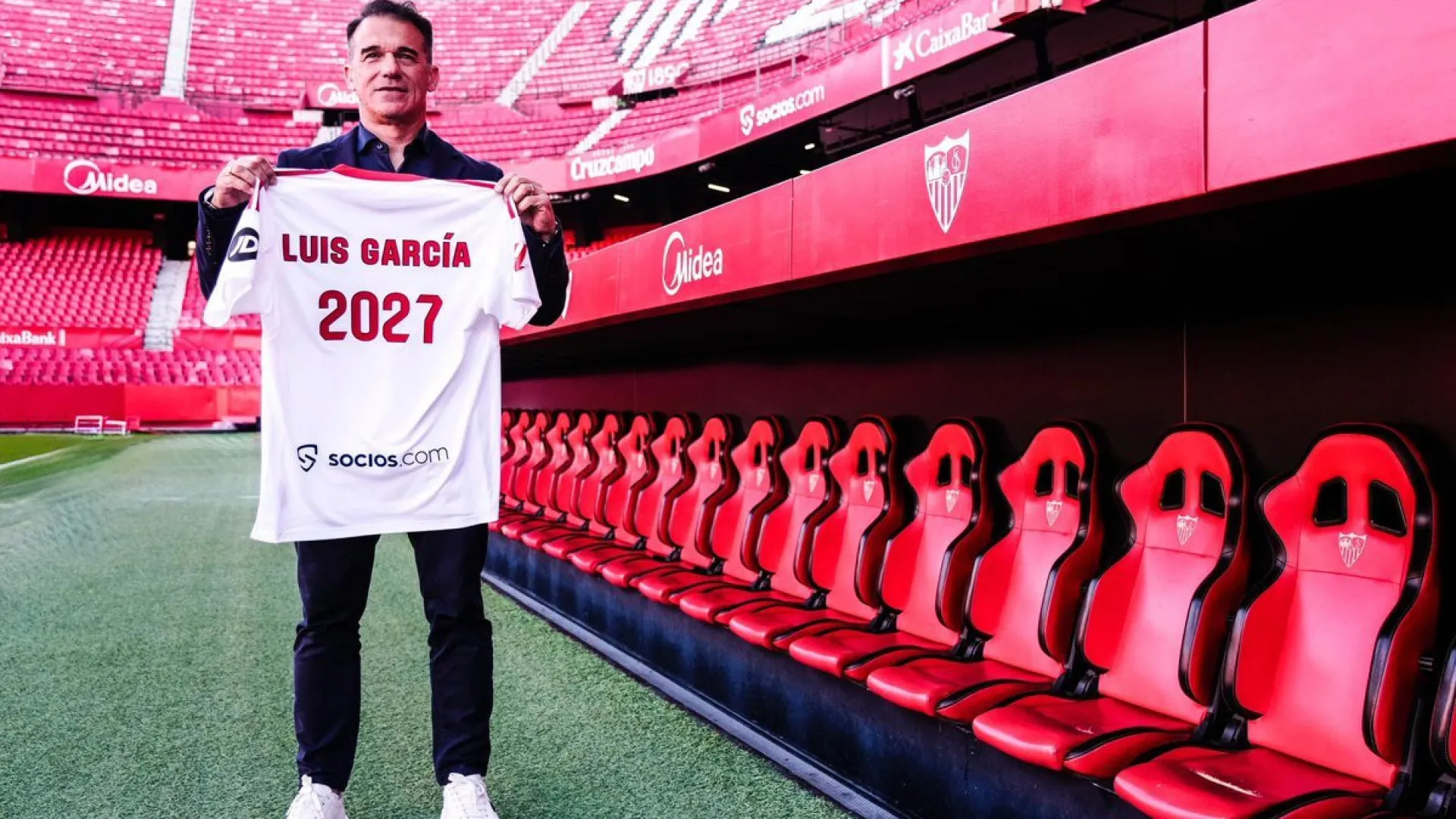 
                    Oficial: Treinador Luis García Plaza assume comando do Sevilla
                