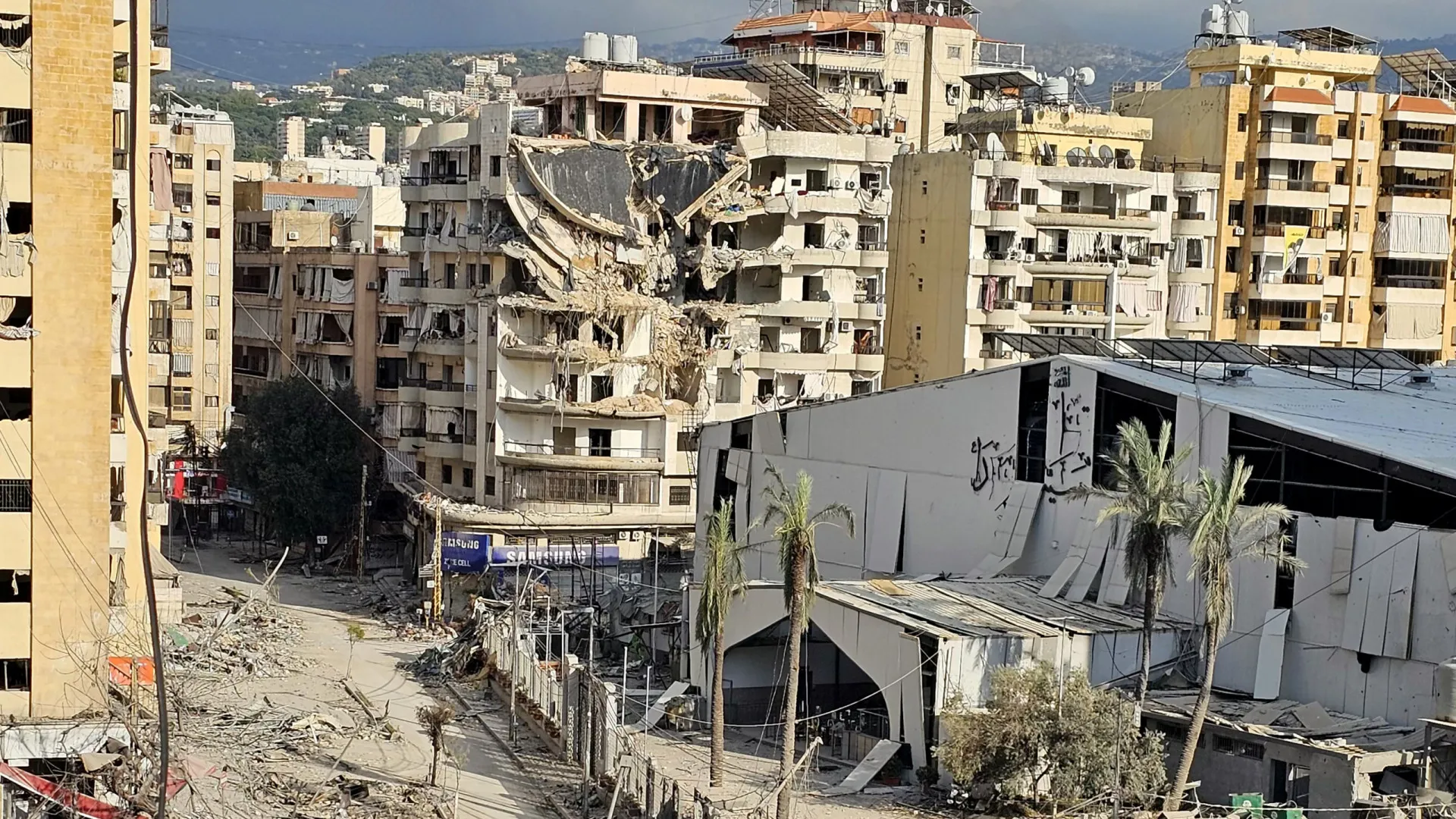 
                    Casa Branca avisa que ataques vão prosseguir apesar de iniciativas de diálogo
                