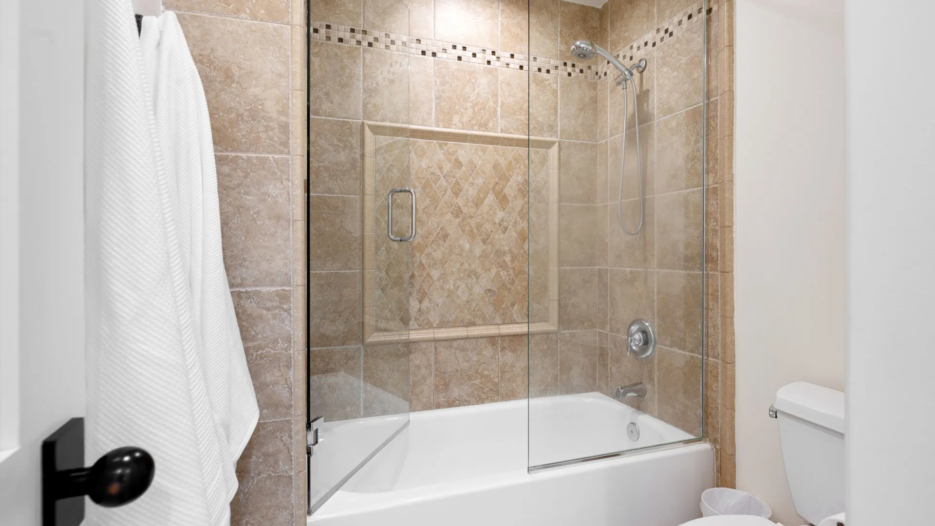 
                    Como limpar as portas da cabine de duche com vinagre de limpeza 
                