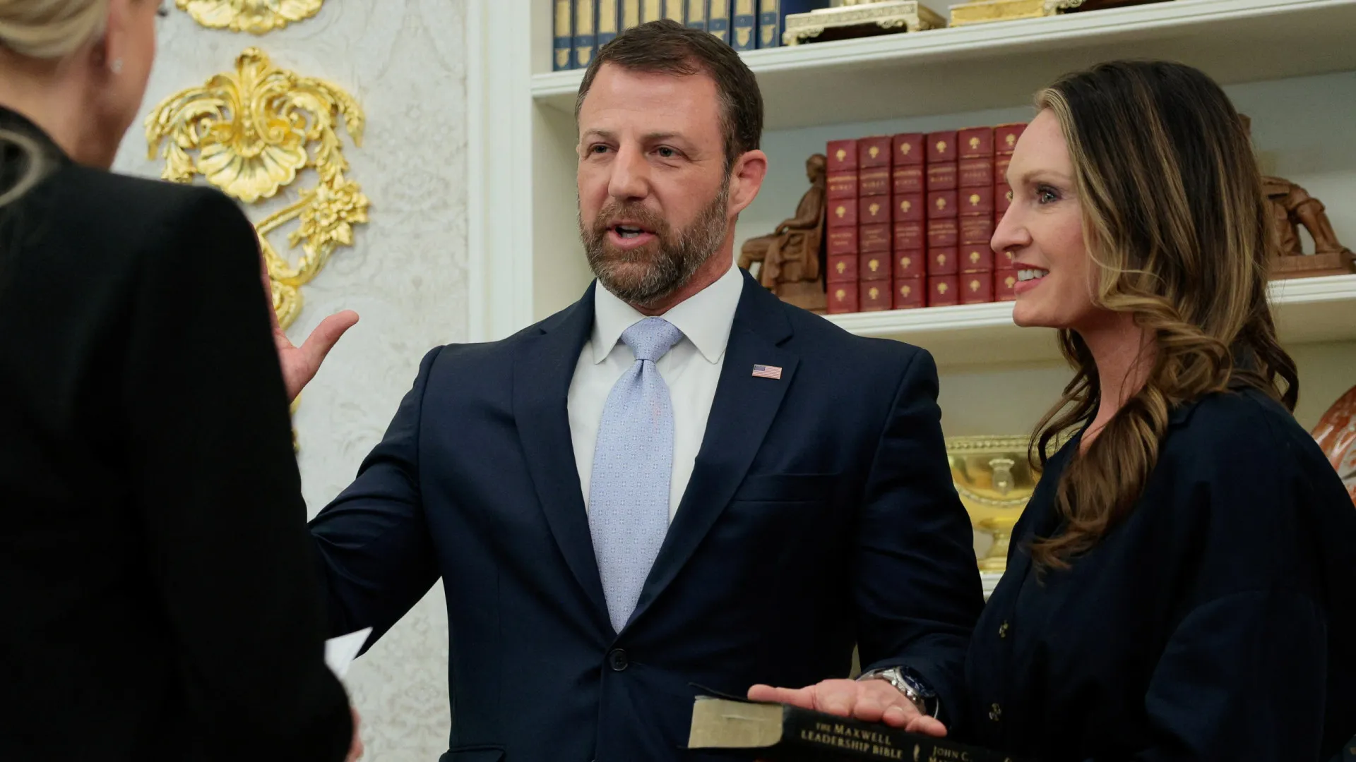 
                    Senado dos EUA avança para acordo e evita fecho do DHS
                