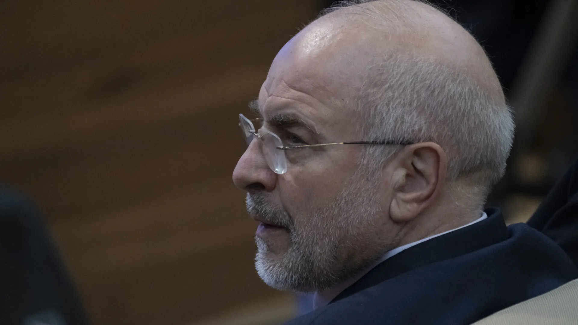 
                    Presidente do parlamento iraniano avisa para plano de invasão de ilha
                