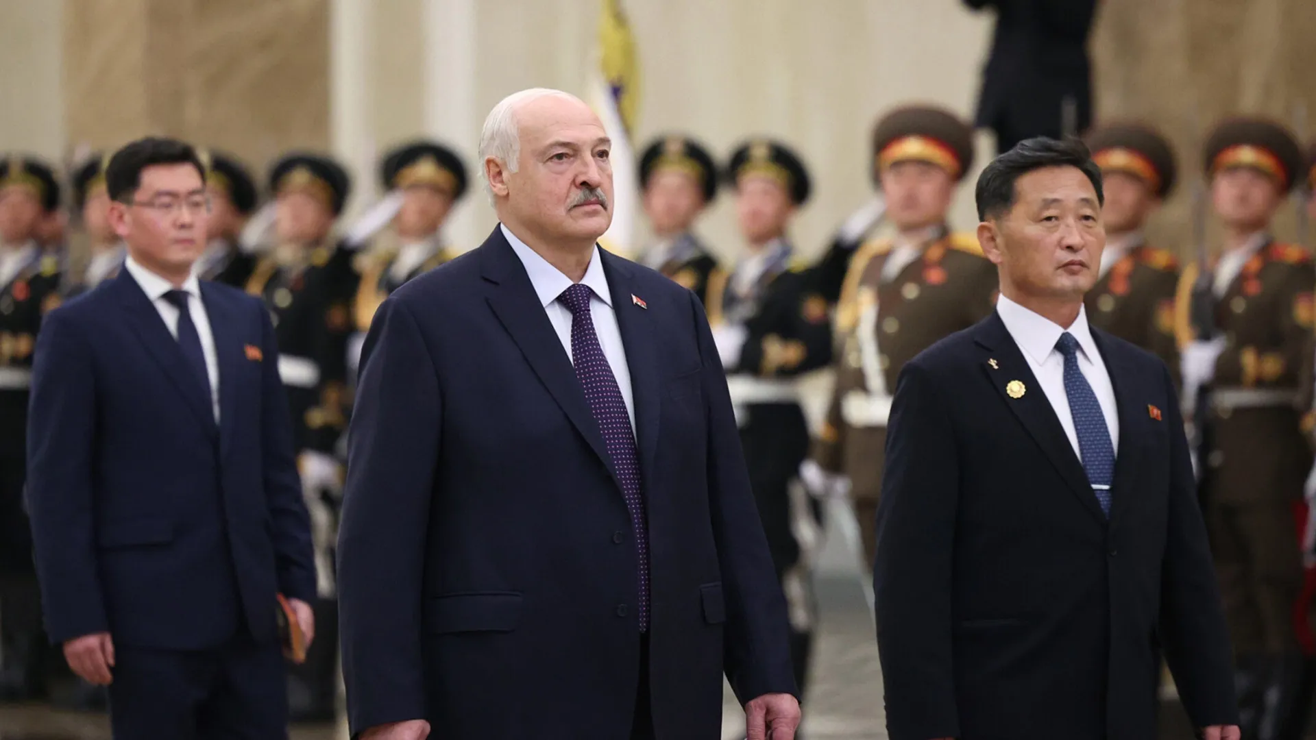 
                    Lukashenko e Kim assinam acordo de amizade e cooperação em Pyongyang
                