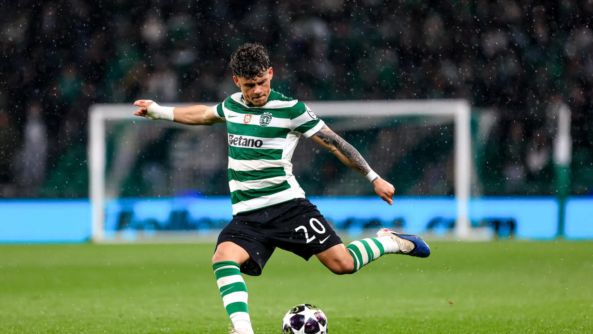 
                    Atenção, Sporting. Maxi Araújo chega à seleção e pisca olho a Inglaterra
                