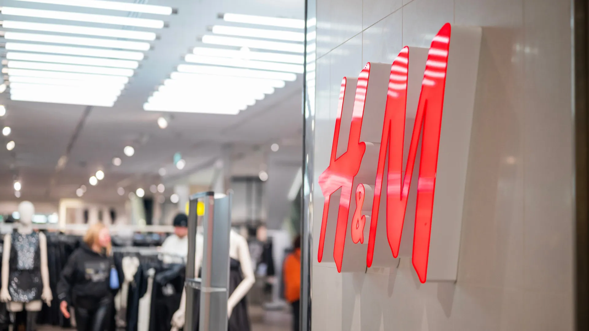 
                    Lucro da H&M aumenta 22% para 65 milhões entre dezembro e fevereiro
                