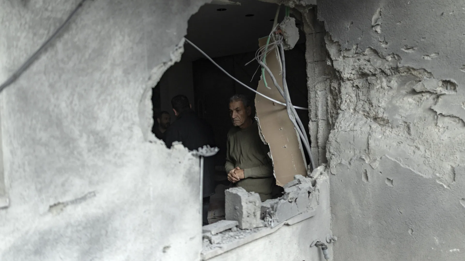 
                    Irão: Israel atacou novamente grande complexo petroquímico iraniano
                