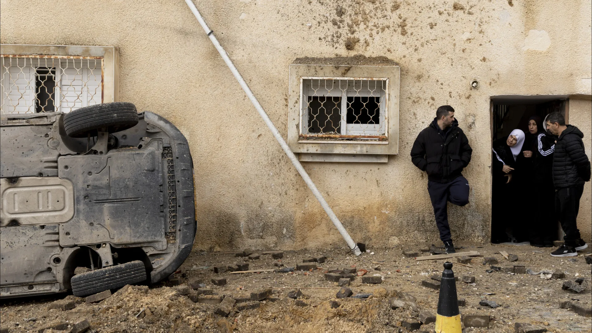 
                    Um mês depois conflito mostra imprevisibilidade e risco global crescente
                