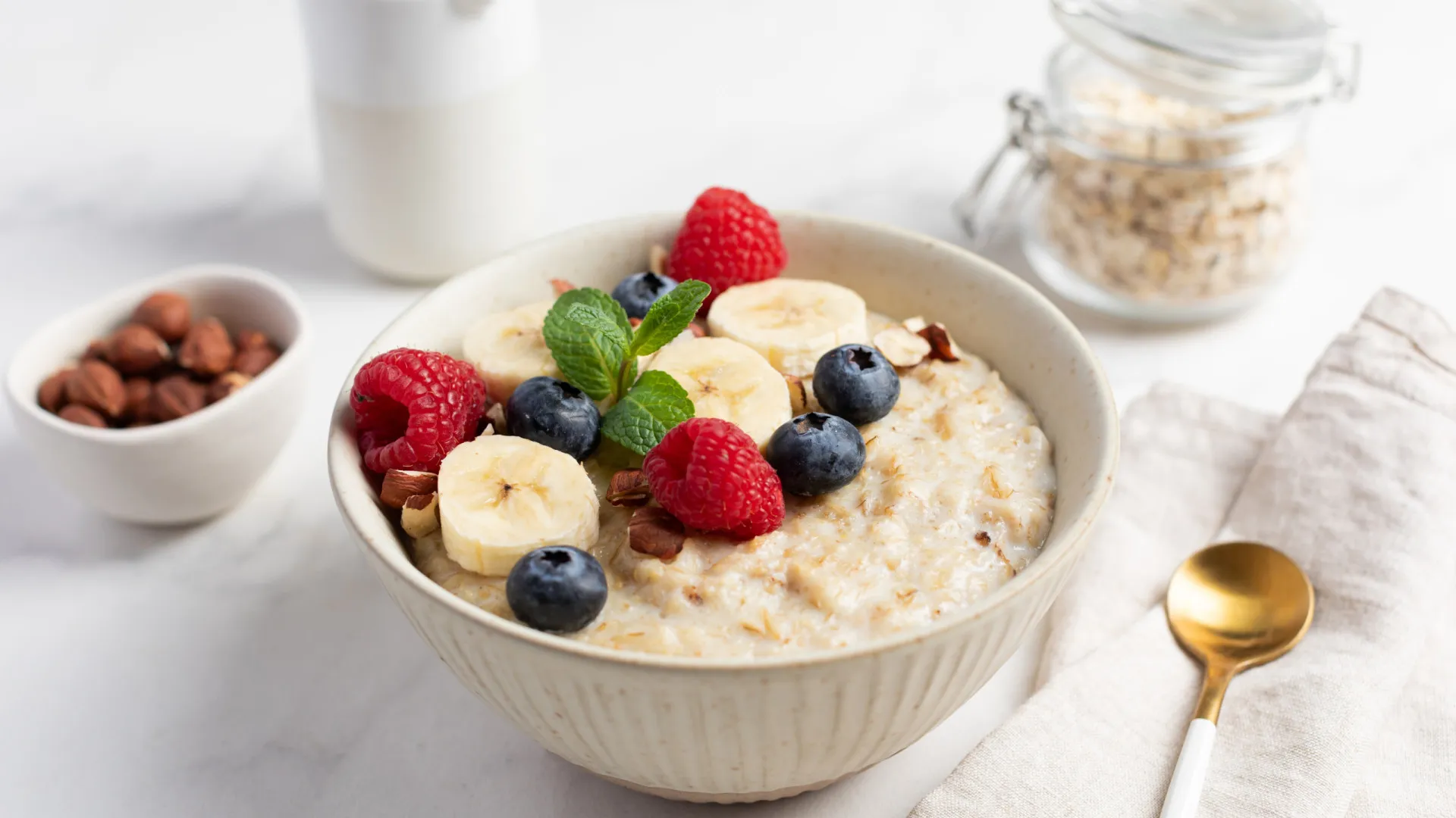 
                    Como aumentar os benefícios do consumo de aveia? 4 sugestões matinais
                