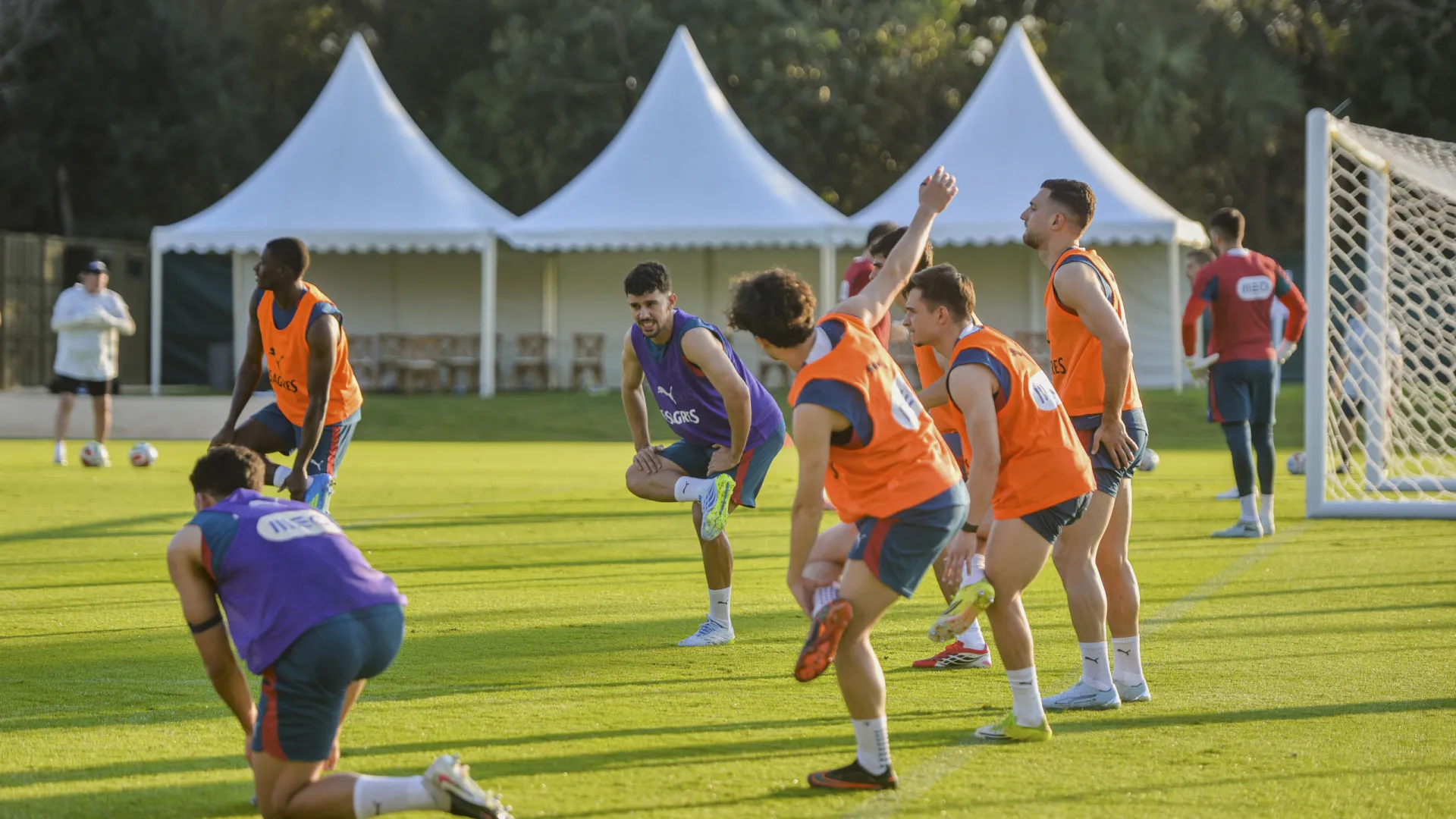 
                    Teste no México para a seleção com várias ausências e também regressos
                