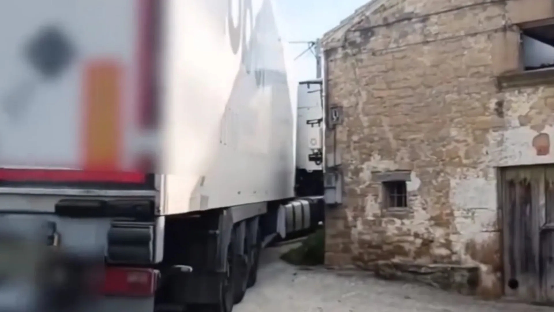 
                    Navarra: Camionista luso-angolano com toneladas de batata tramado por GPS
                