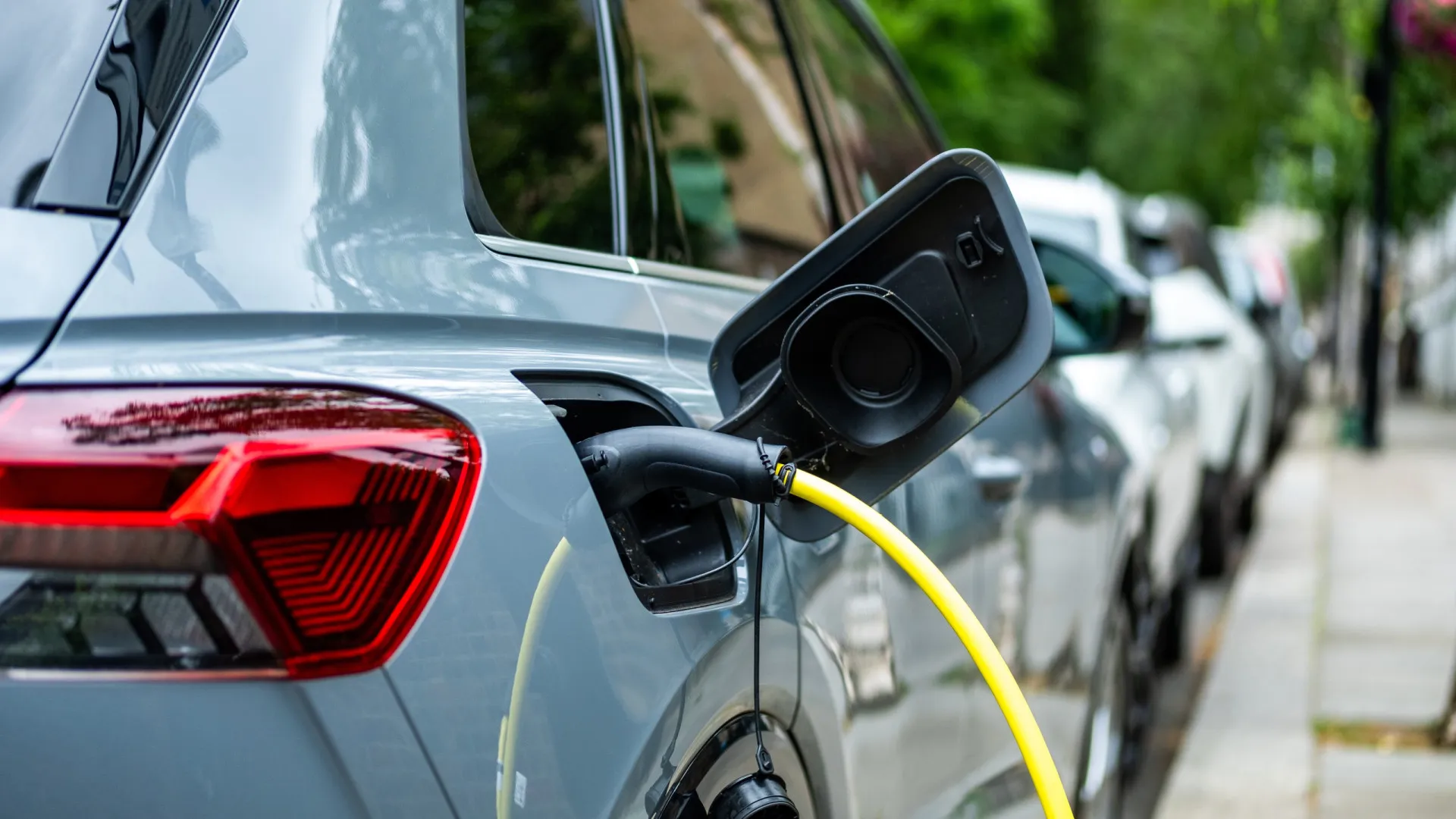 
                    Combustíveis mais caros levam vendas de elétricos a disparar na Europa
                