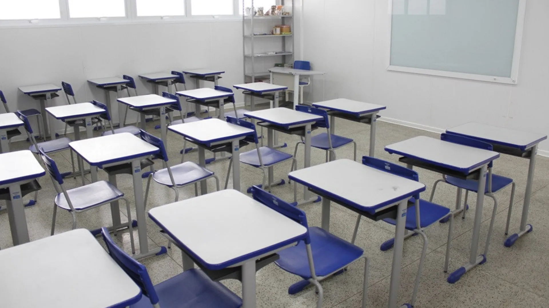 
                    Ministro exonera docente condenado por abuso em Famalicão. 