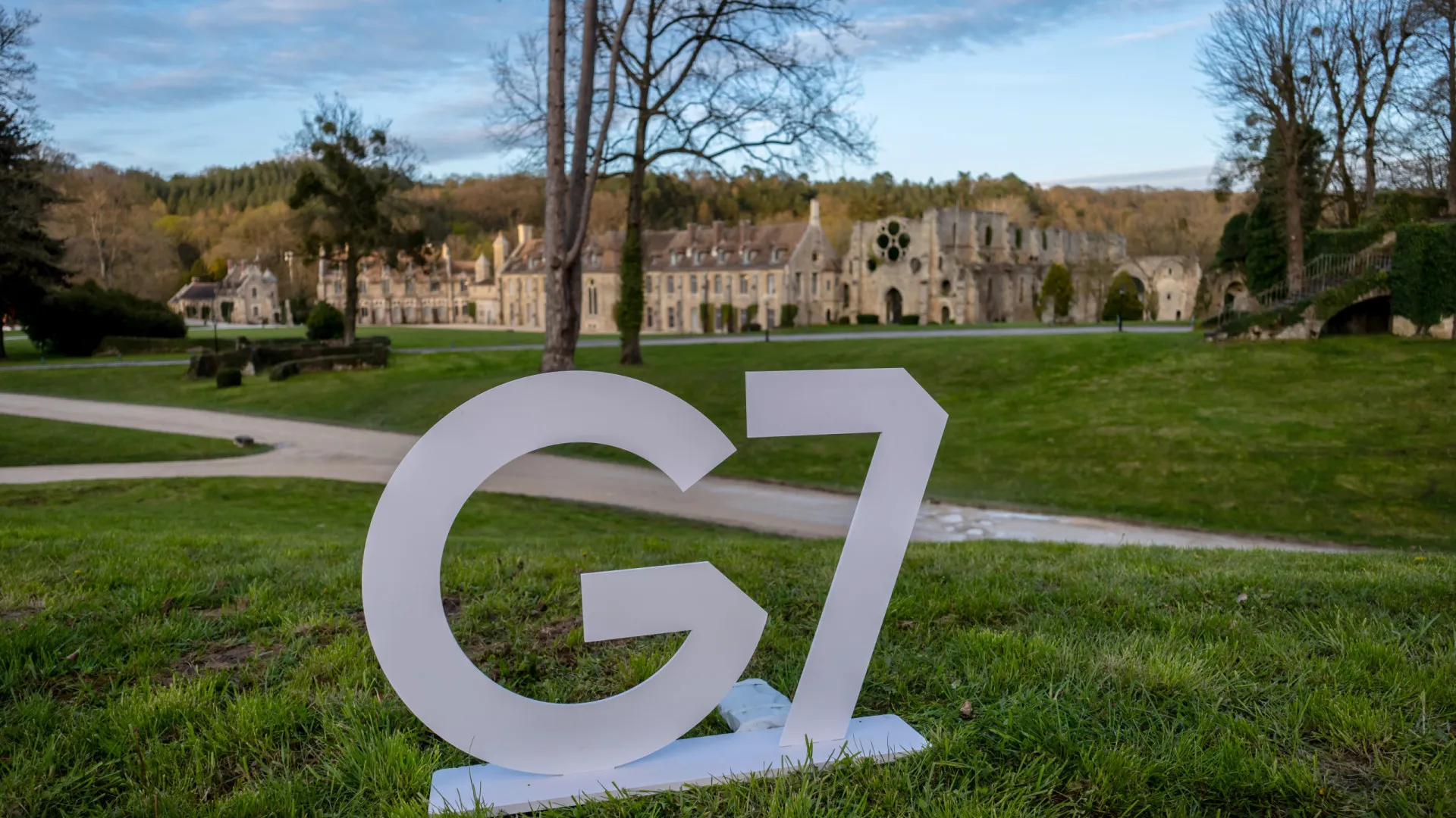 
                    França nega pressões e diz que optou por não convidar África do Sul para G7
                