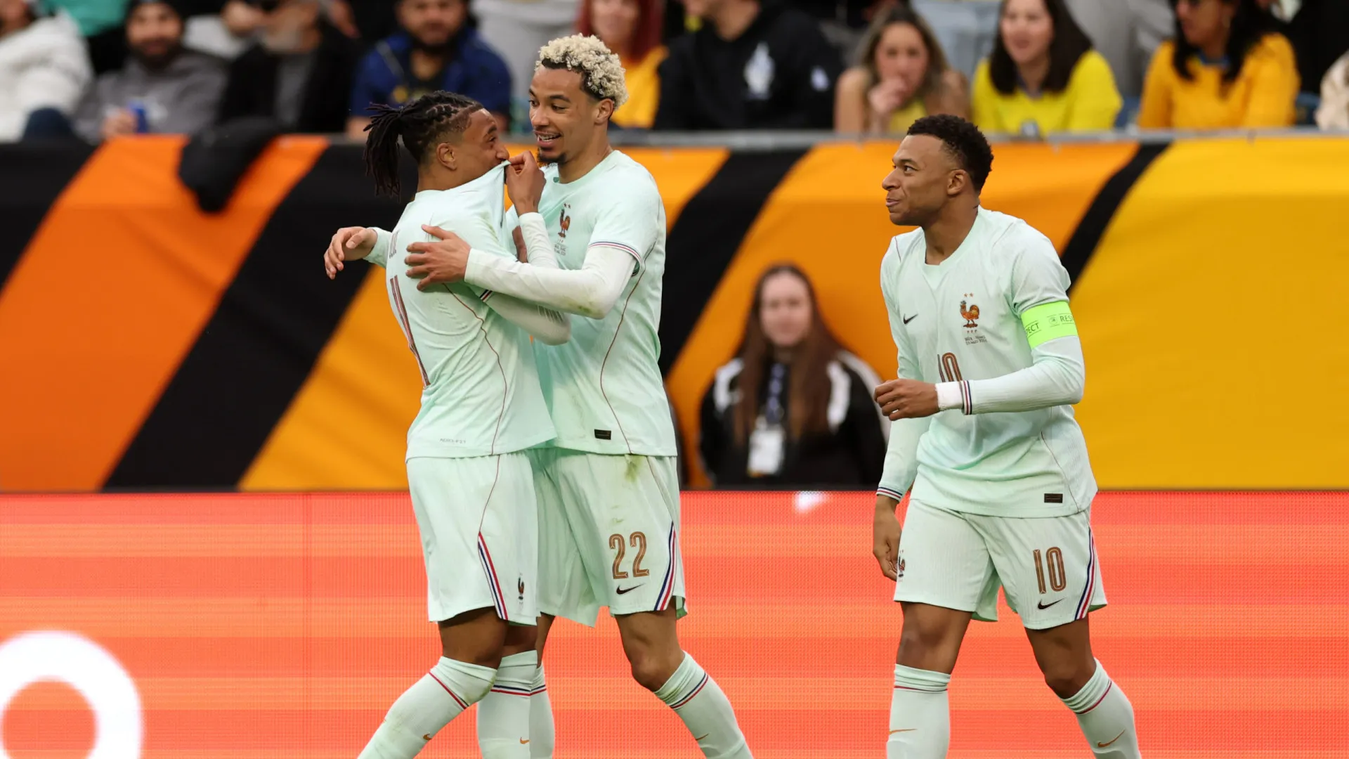 França reduzida a 10 vence Brasil no último teste antes do Mundial2026