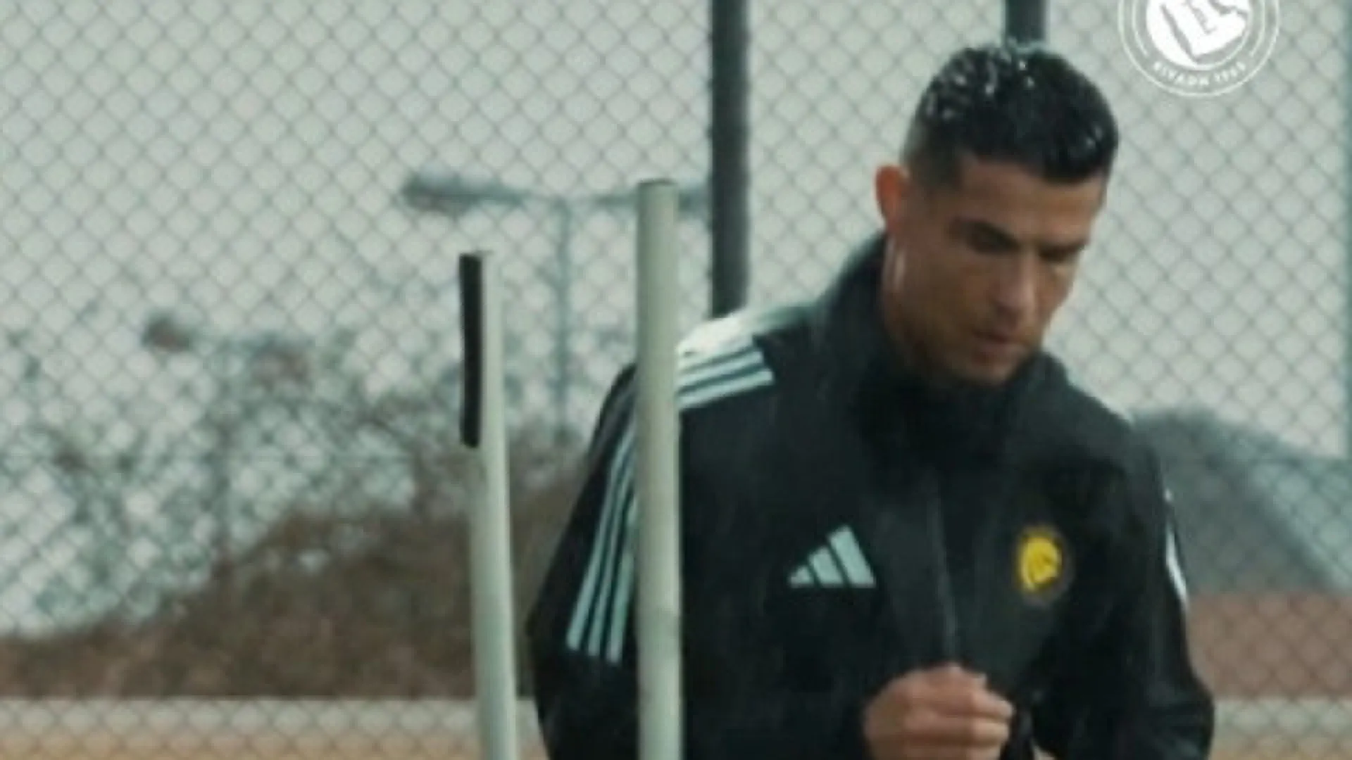 
                    Cristiano Ronaldo volta aos treinos no Al Nassr e pormenor salta à vista
                