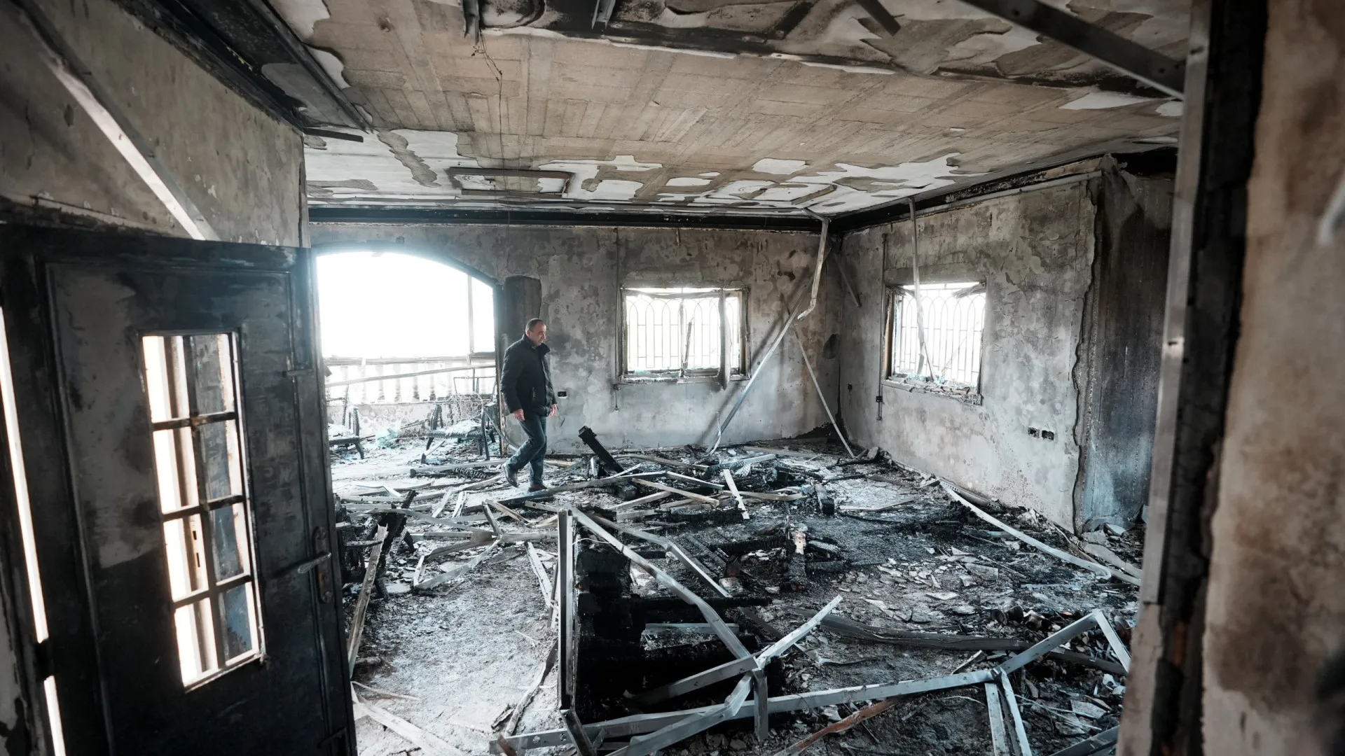 
                    Pelo menos 16 palestinianos morrem na Cisjordânia em ataques de colonos
                