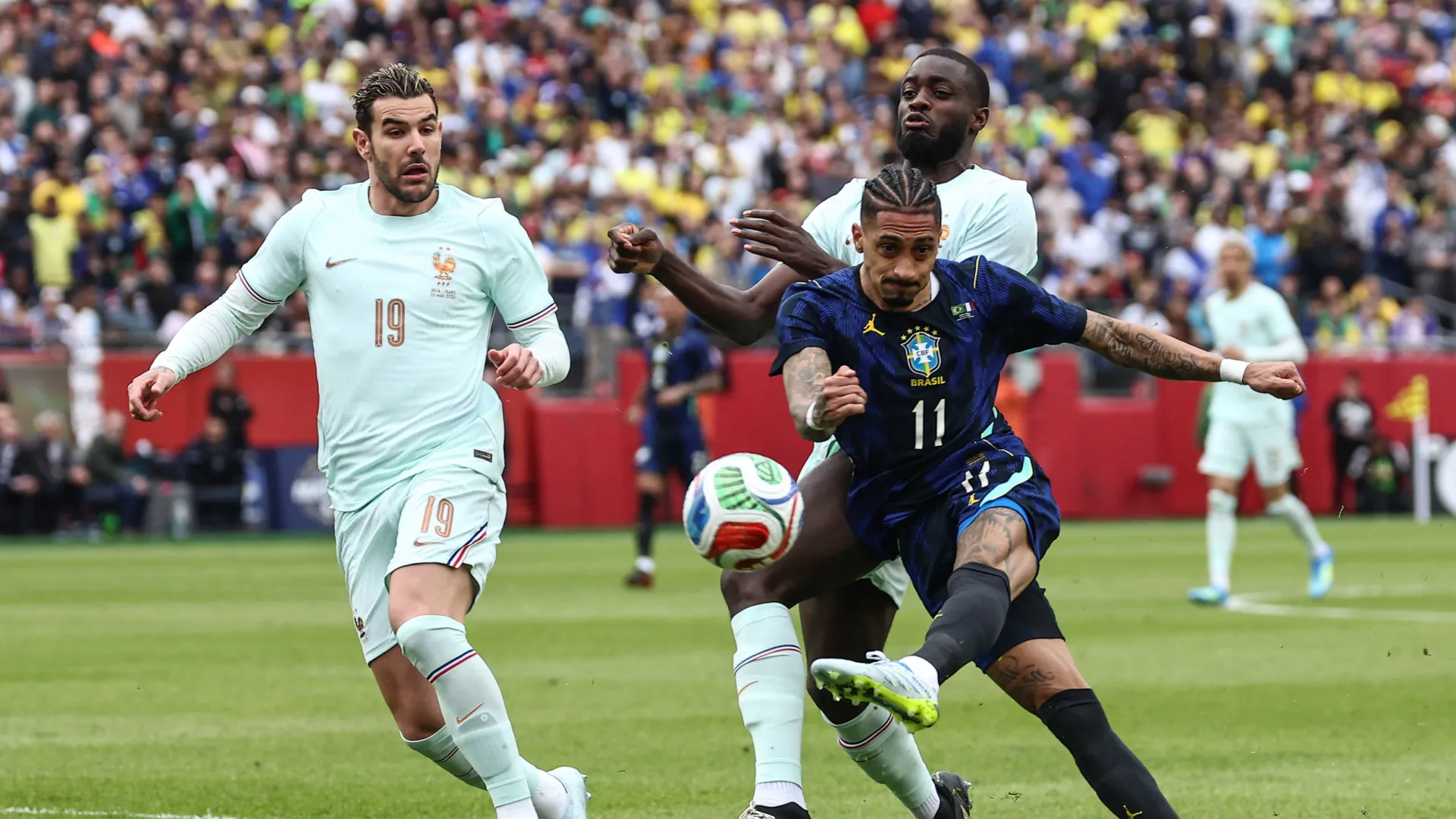 Hidratação ou publicidade? Medida da FIFA para o Mundial já gera polémica