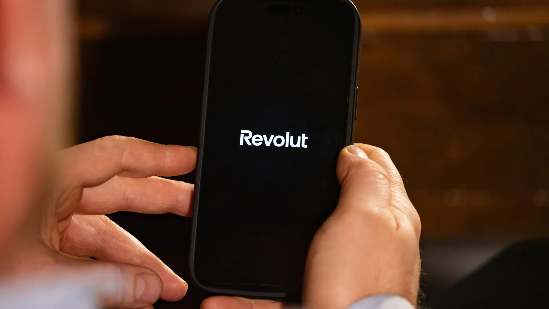 
                    Tem conta na Revolut? Explicamos o que deve fazer ao entregar o IRS
                