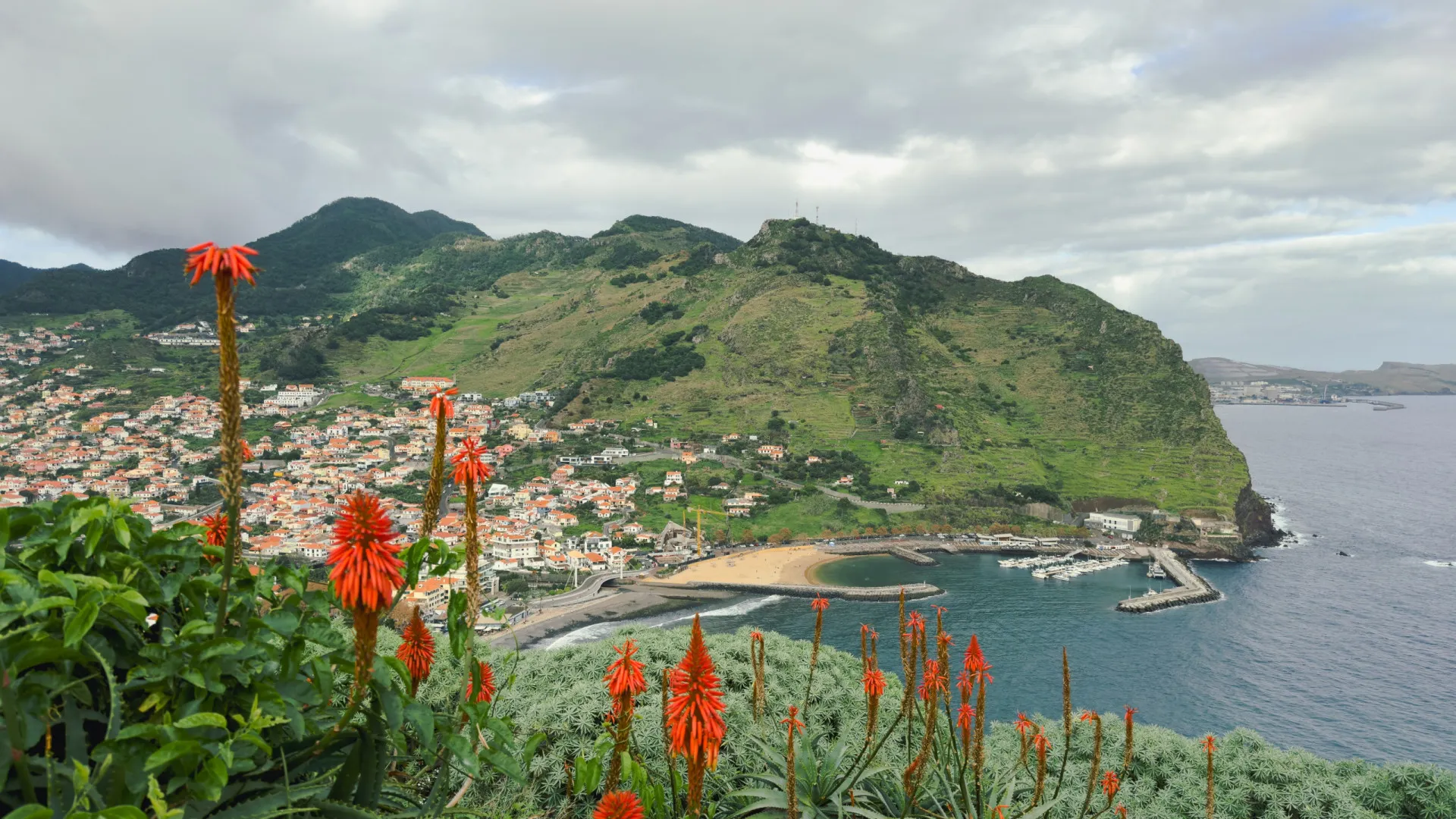 
                    Suspeito de matar mãe na Madeira foi apanhado. Estaria em casa
                