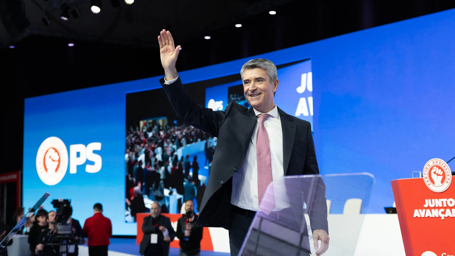 
                    José Luís Carneiro: 