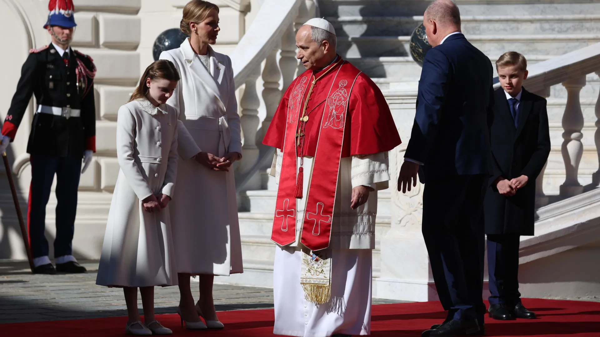
                    Papa chega ao Principado do Mónaco na sua primeira viagem à Europa
                