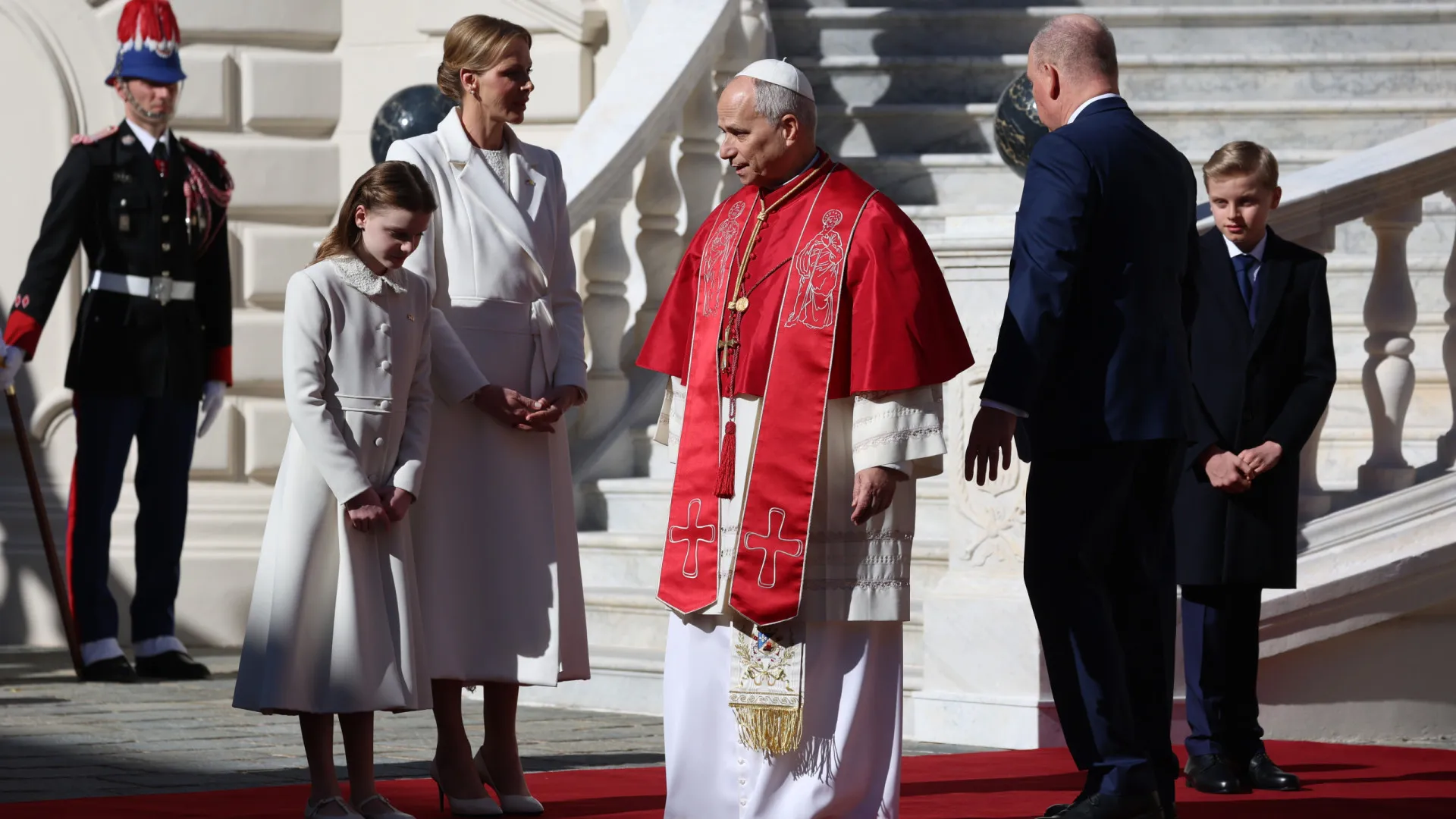 
                    Papa chega ao Principado do Mónaco na sua primeira viagem à Europa
                