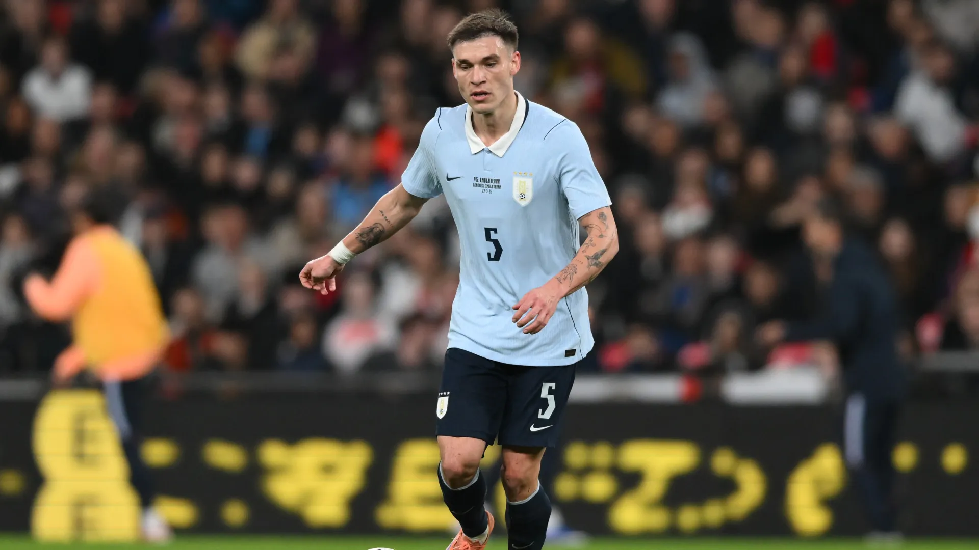 Ugarte viu dois amarelos, não foi expulso e as explicações criam polémica