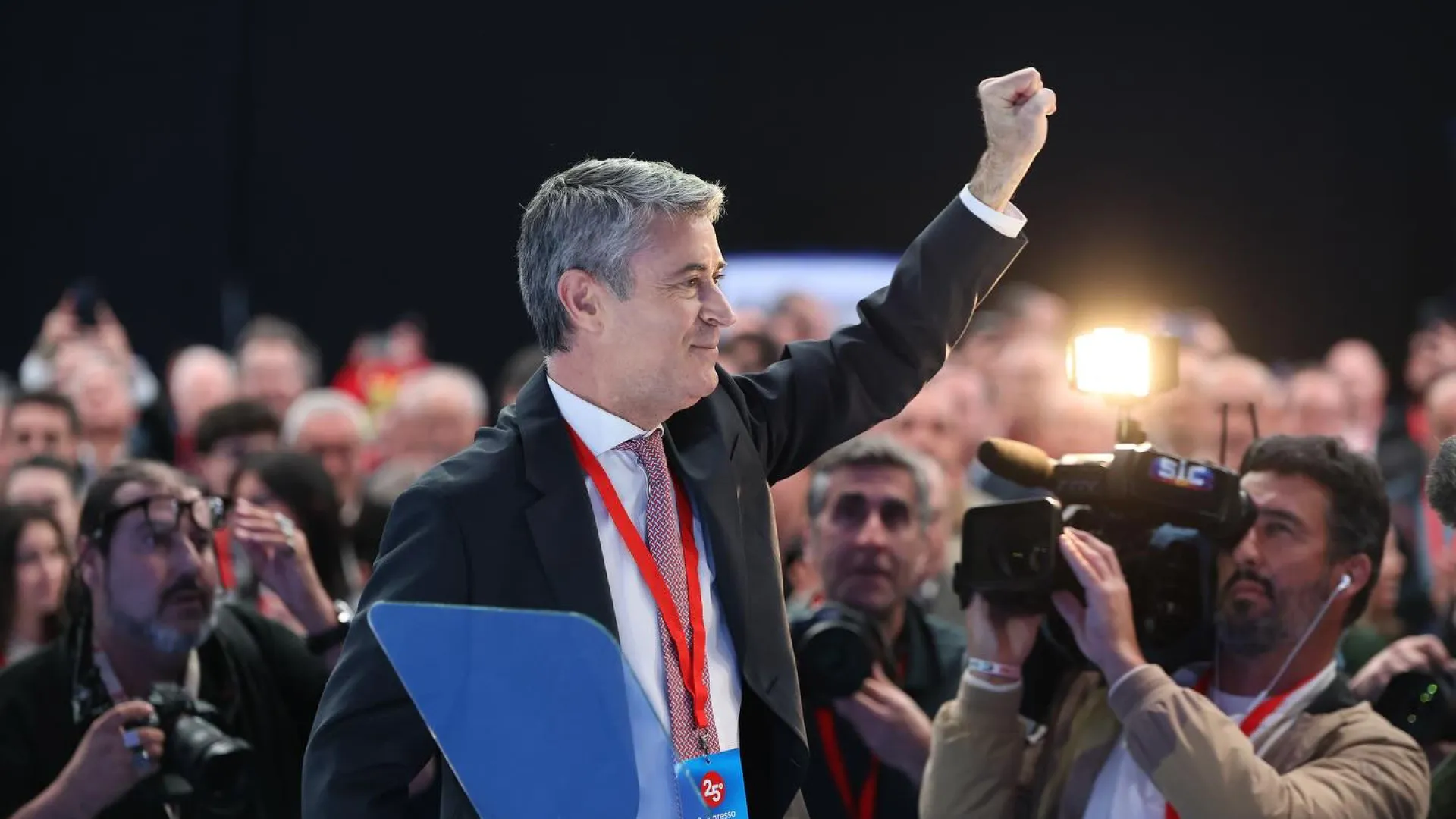 Carneiro acusa Governo de falhar na resposta ao aumento do custo de vida