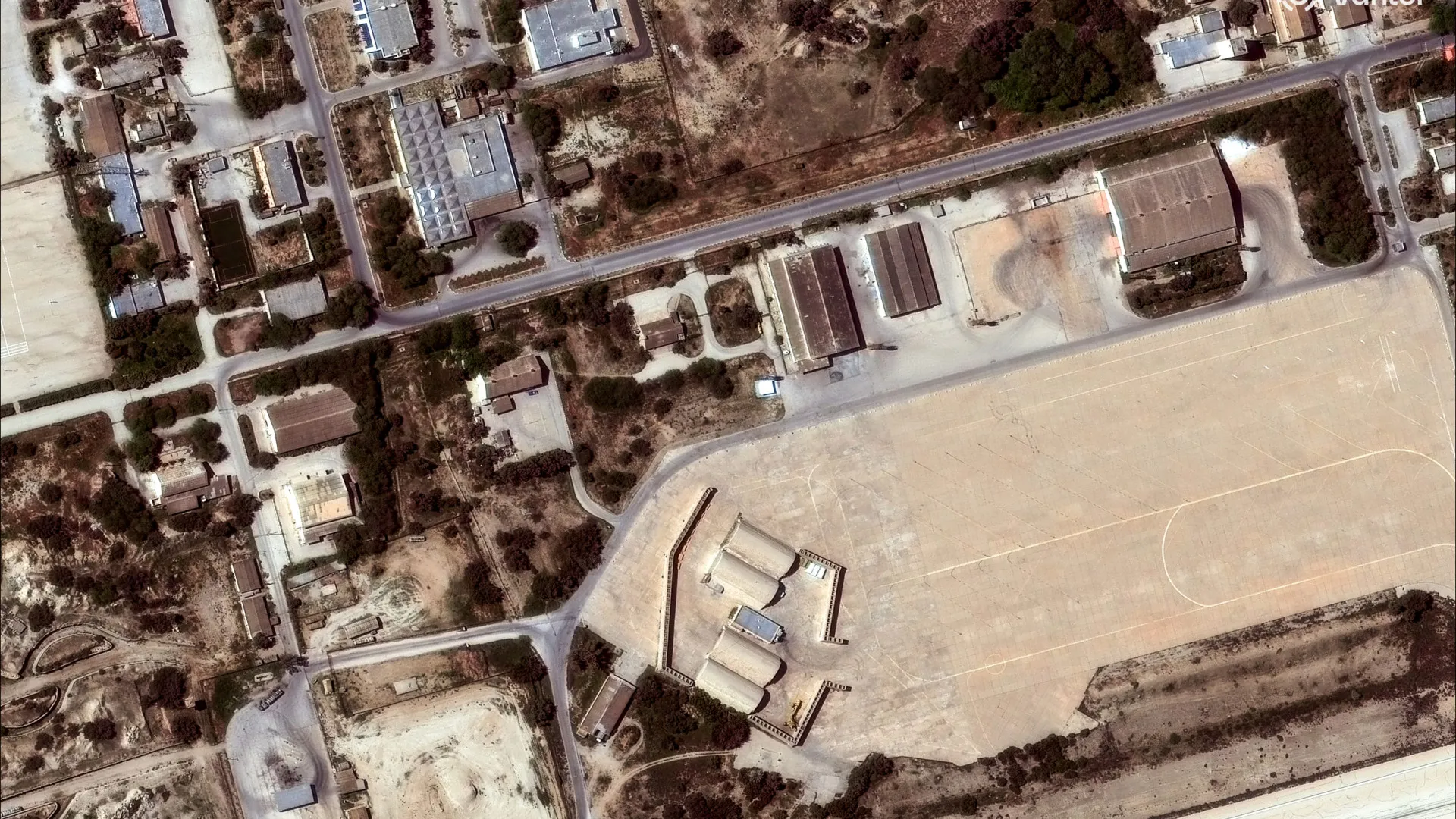 
                    Rússia continua a tirar funcionários da central nuclear de Bushehr
                