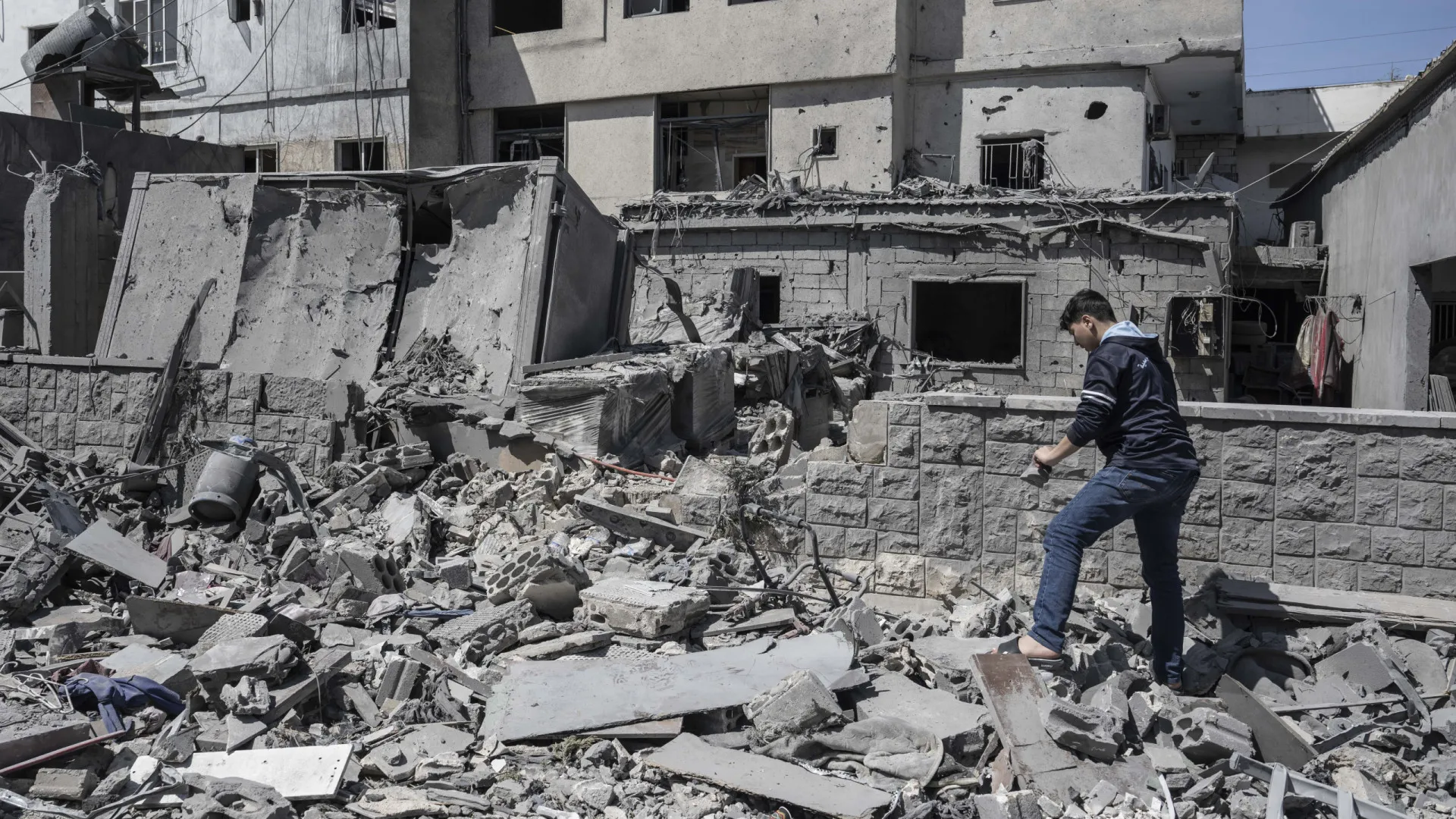 
                    Míssil atinge base italiana da FINUL no Líbano sem causar feridos
                