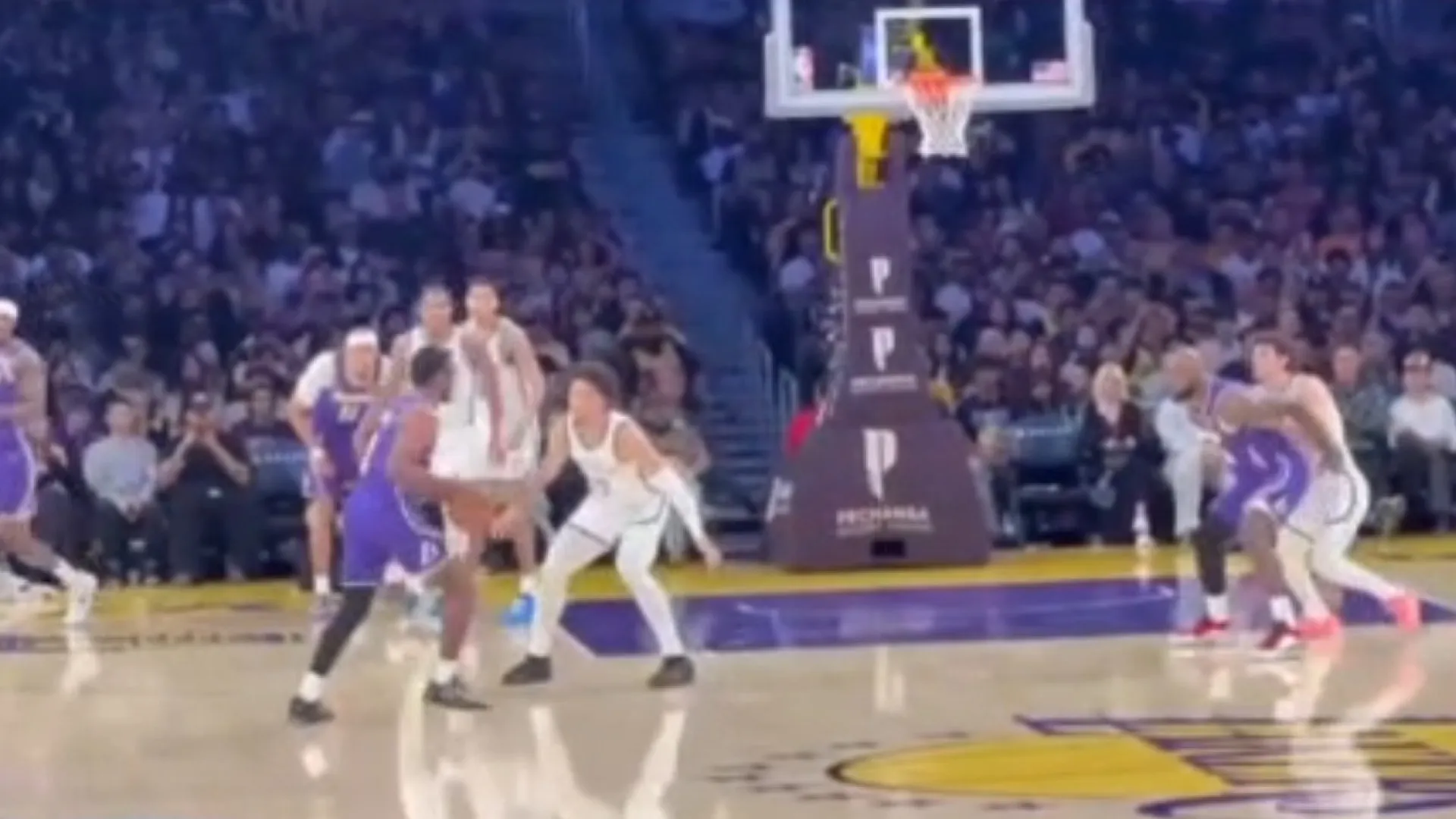 
                    Foi assim que Lebron e Bronny James fizeram história na NBA
                