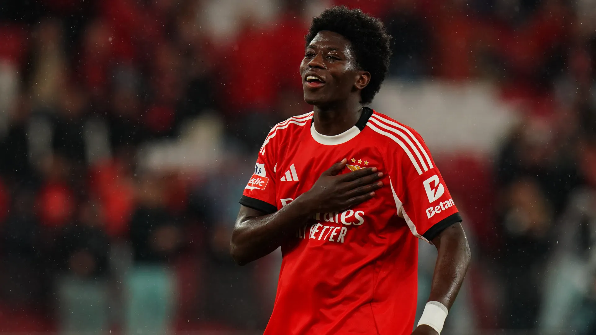 De herói a esquecido. O que aconteceu a Anísio Cabral no Benfica?