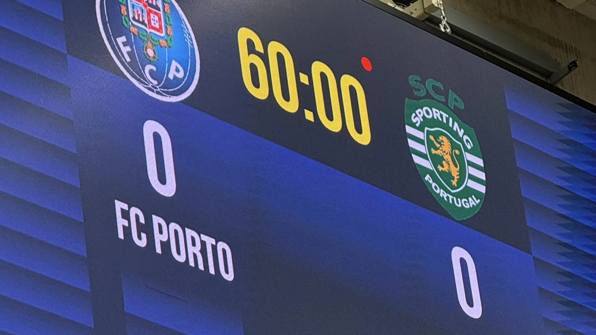 Polémica. Treinador e jogador do Sporting no hospital antes do Clássico