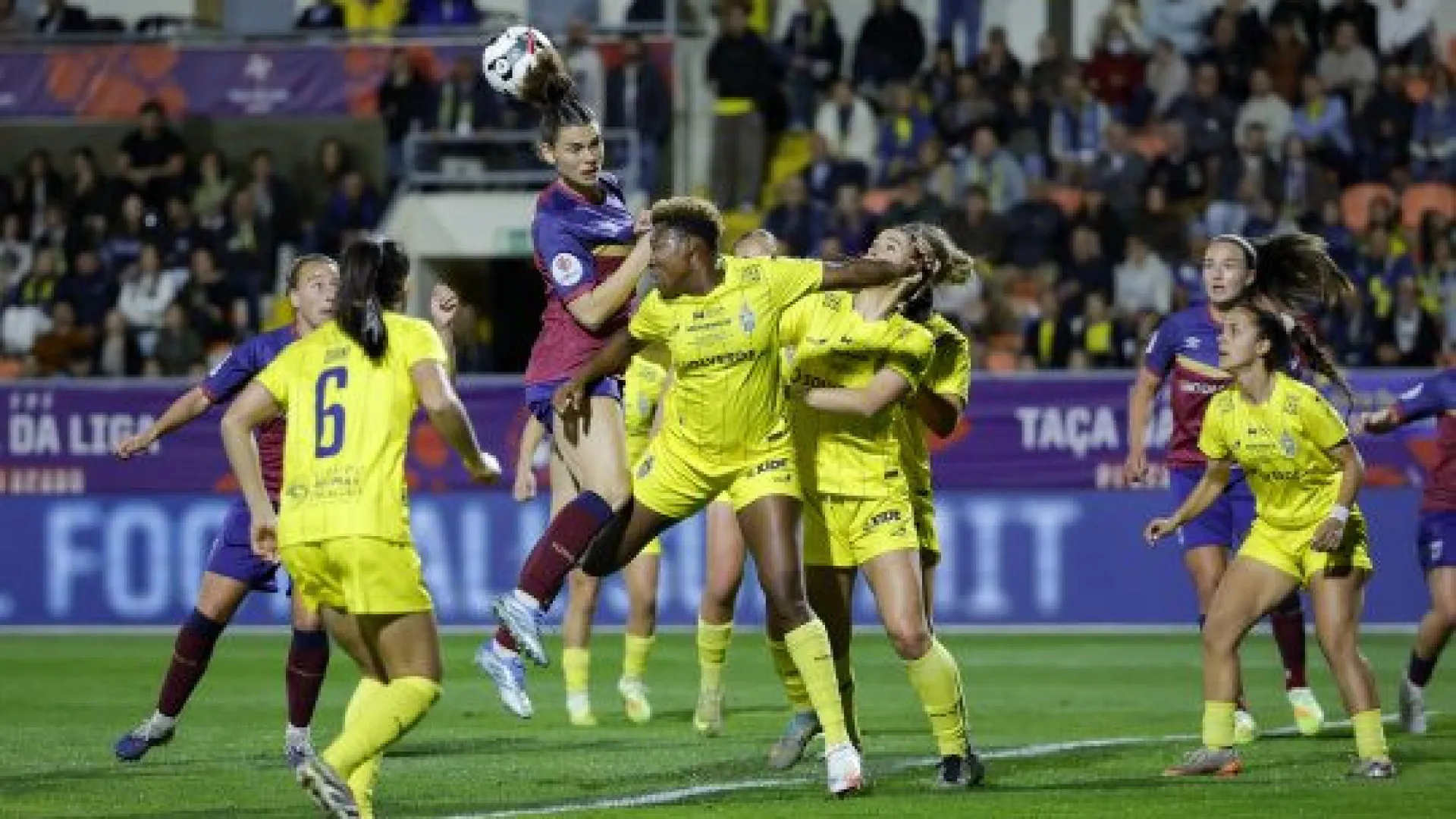 Torreense bate Valadares Gaia e vence Taça da Liga feminina pela 1.ª vez