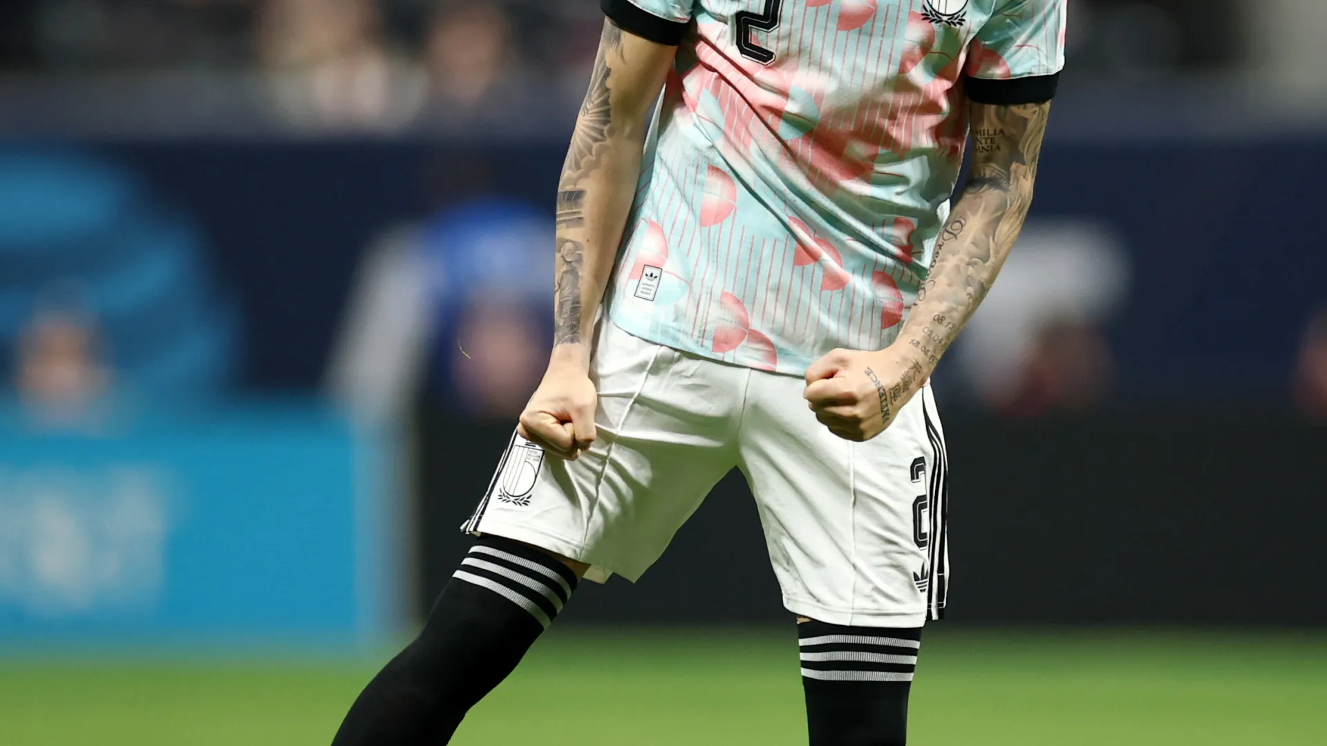 Debast marca golaço e Lukebakio bisa na goleada da Bélgica aos EUA