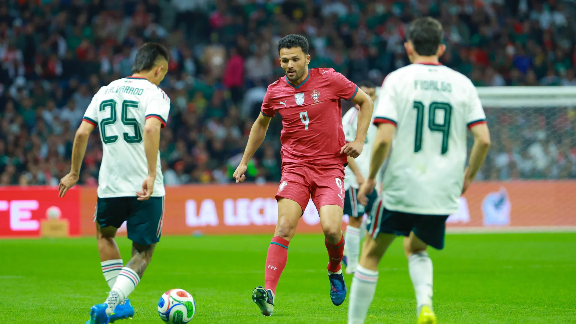 "Podíamos ter feito mais". João Cancelo e Gonçalo Ramos analisam empate