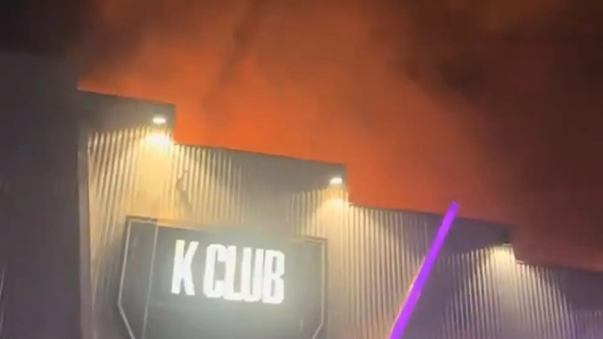 Incêndio deflagra em discoteca na Alemanha: "Vimos o cabelo em chamas"