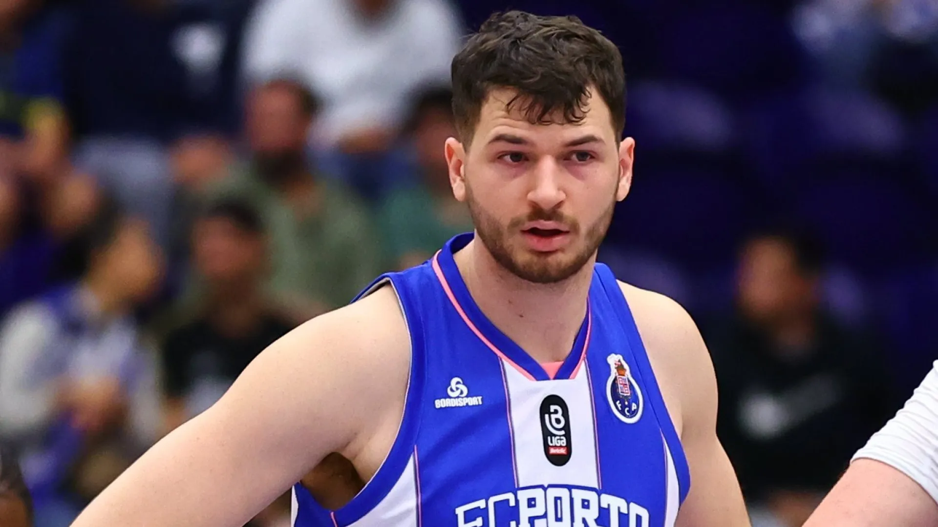 FC Porto supera susto, sobe ao pódio e pressiona Sporting e Benfica