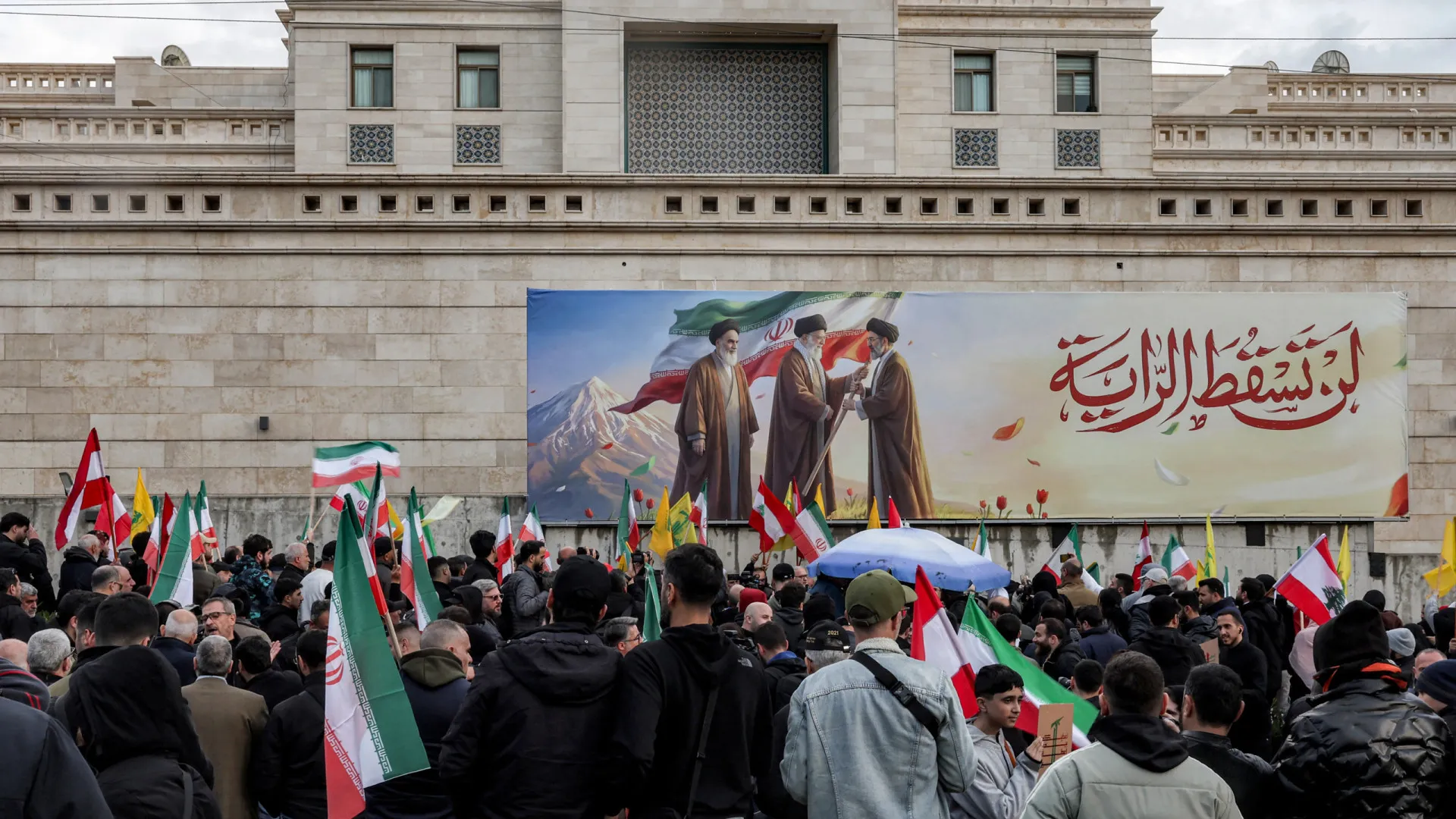 
                    Embaixador iraniano no Líbano não vai acatar ordem de expulsão
                