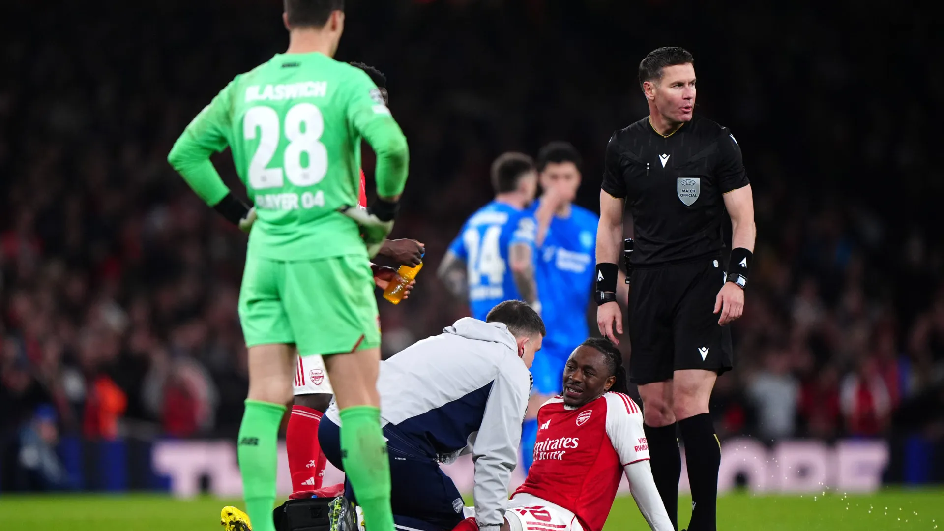 
                    Arsenal acusado de fingir lesões a pensar no Sporting (e não só)
                