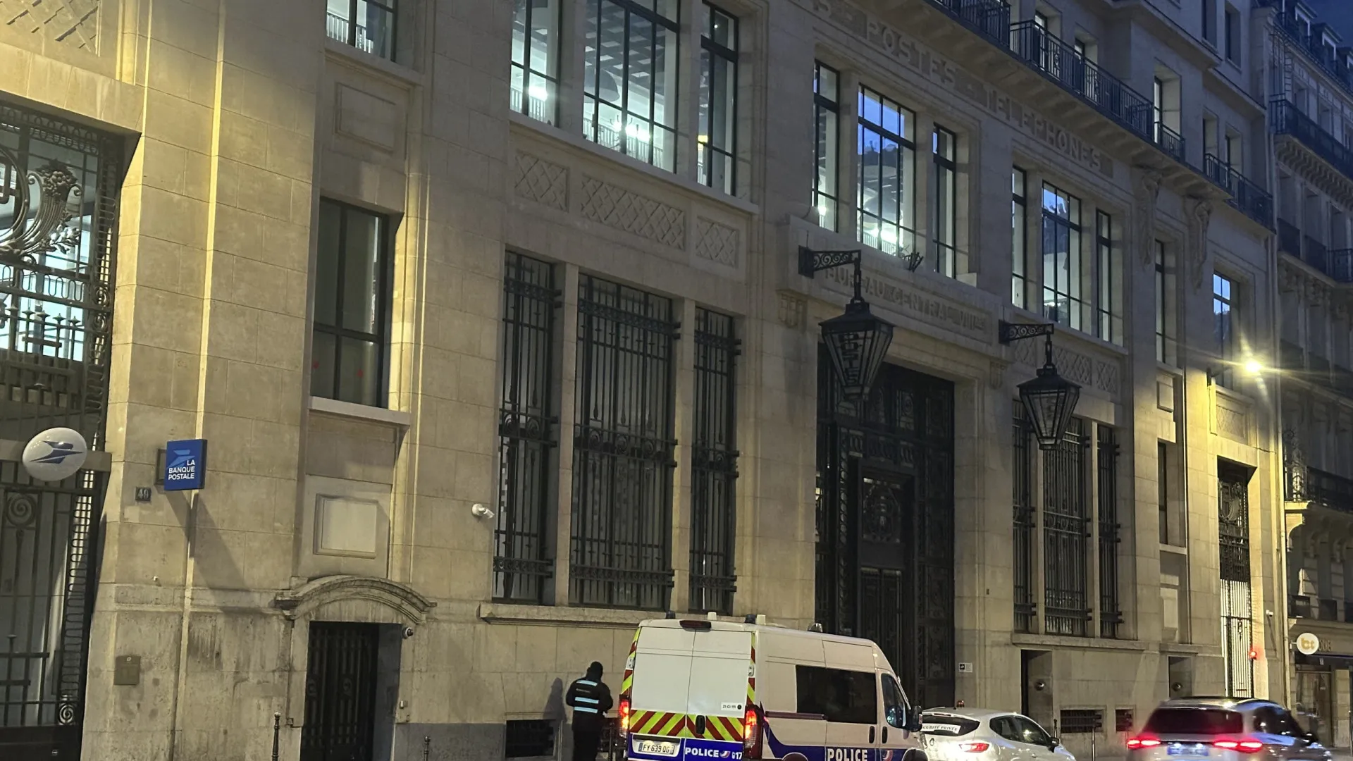 
                    Investigação em Paris soma cinco detidos por ataque falhado
                