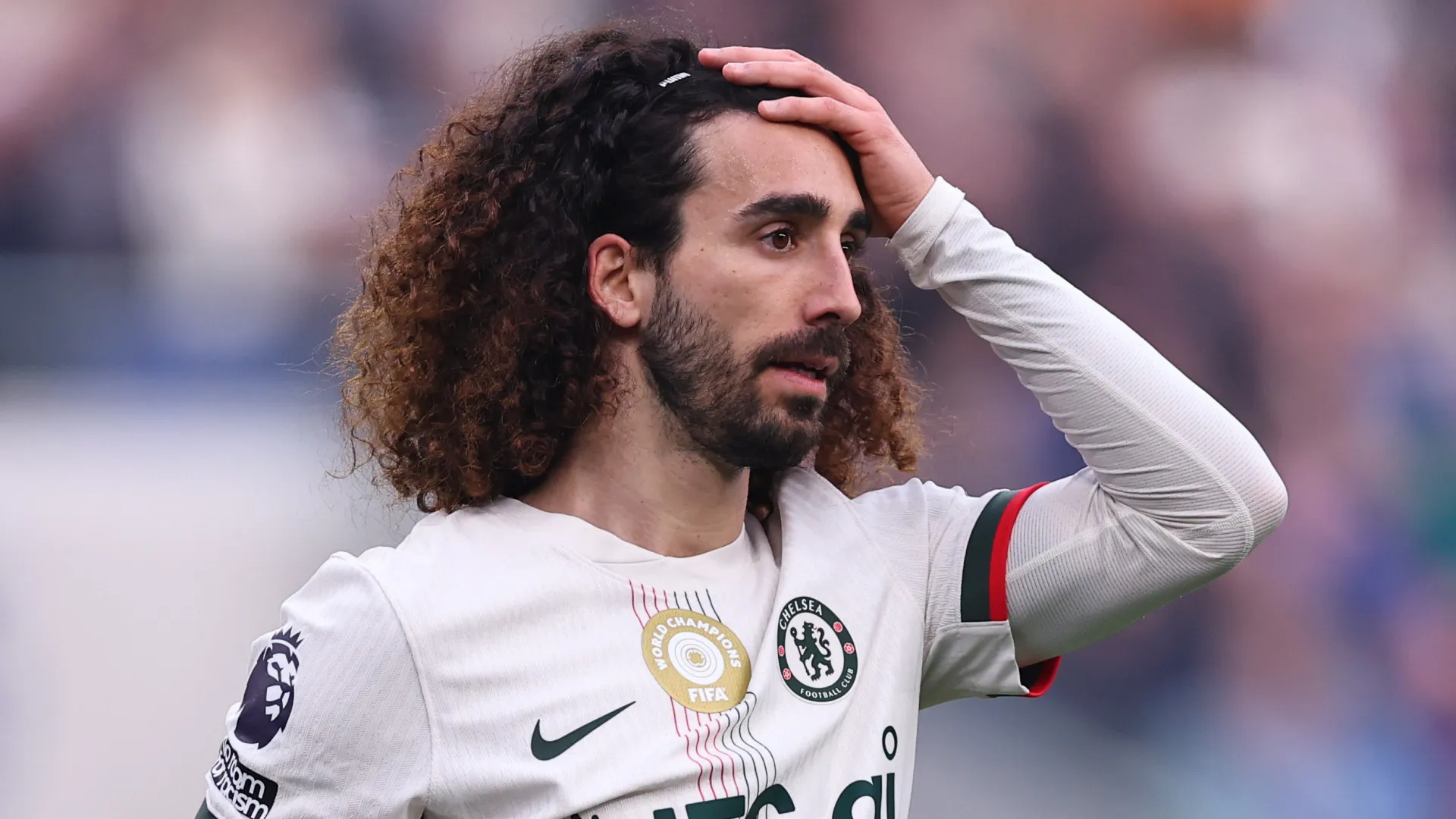 Cucurella 'vira-se' contra o Chelsea: "Eu não teria despedido Maresca"