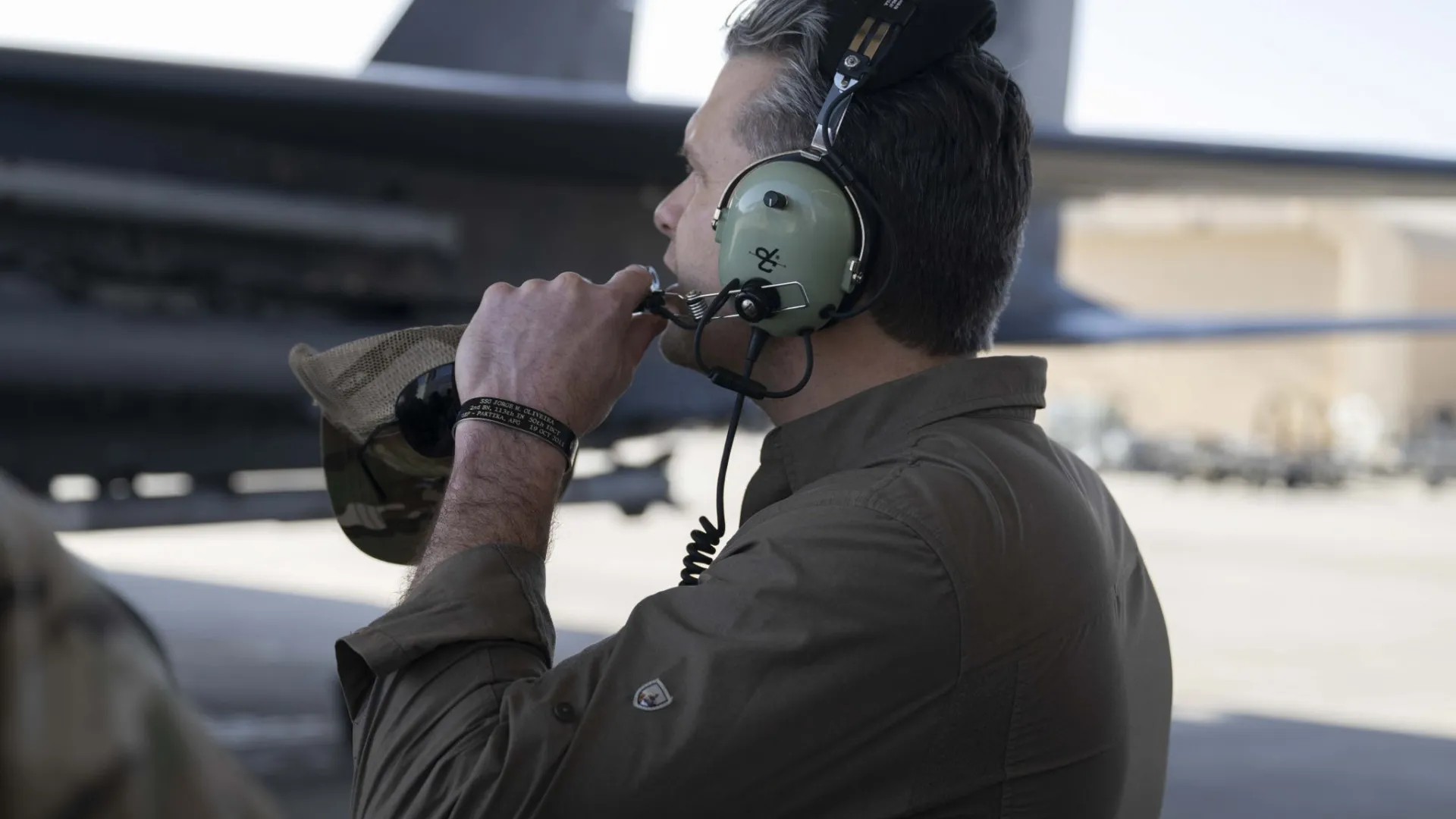 Pete Hegseth faz visita secreta a militares no Golfo: "Guerreiros"