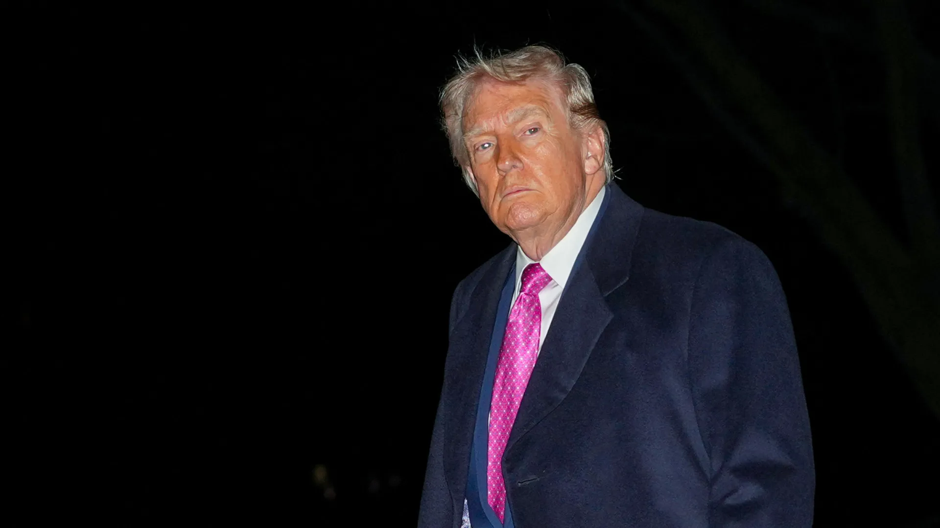 Trump mantém tropas no Médio Oriente e deixa ameaça: "Maior e mais forte"