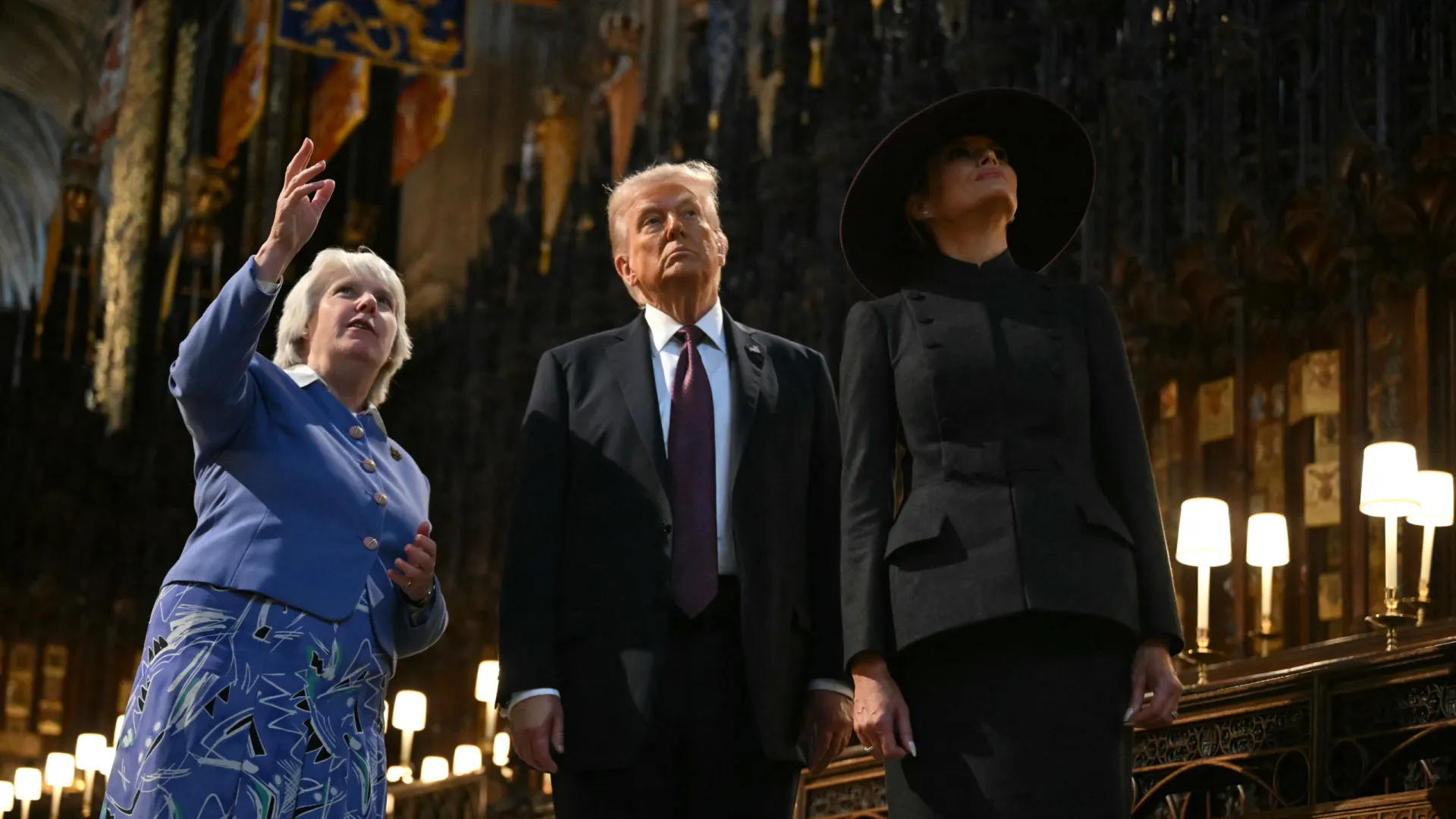 
                    Antiga assessora do ex-príncipe André recebe homenagem de Carlos III
                