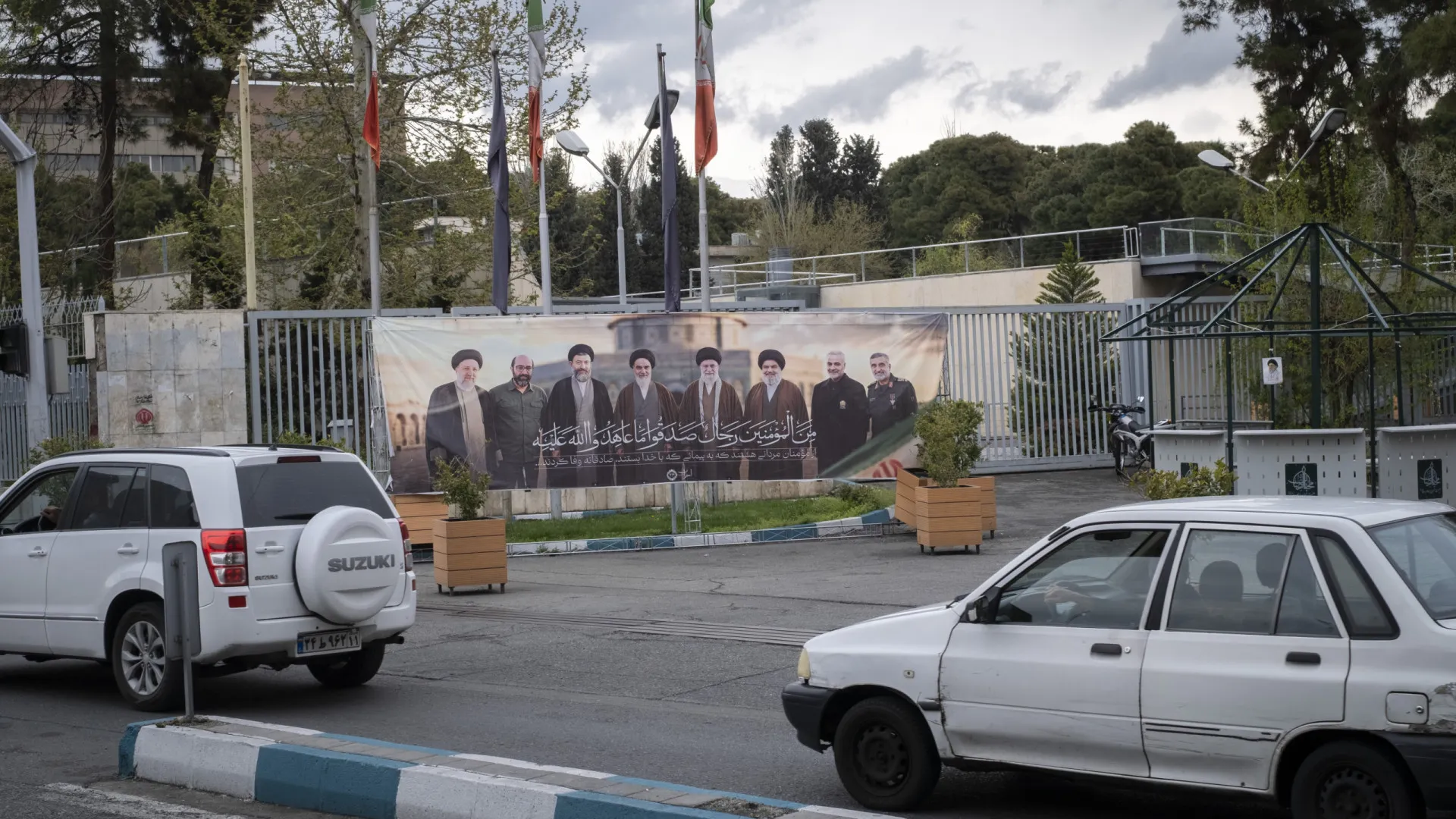 
                    Instituições em Teerão funcionarão em trabalho remoto a partir de sábado
                