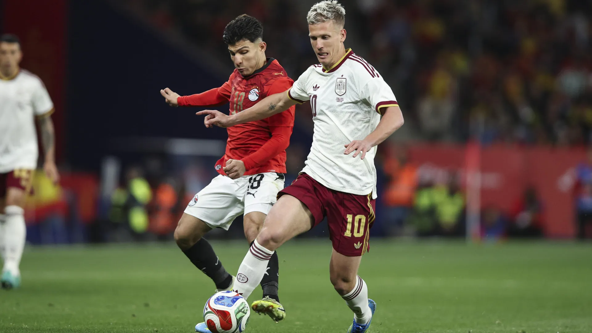 
                    Inglaterra perde contra Japão. Espanha empata com Egito e Ucrânia vence
                